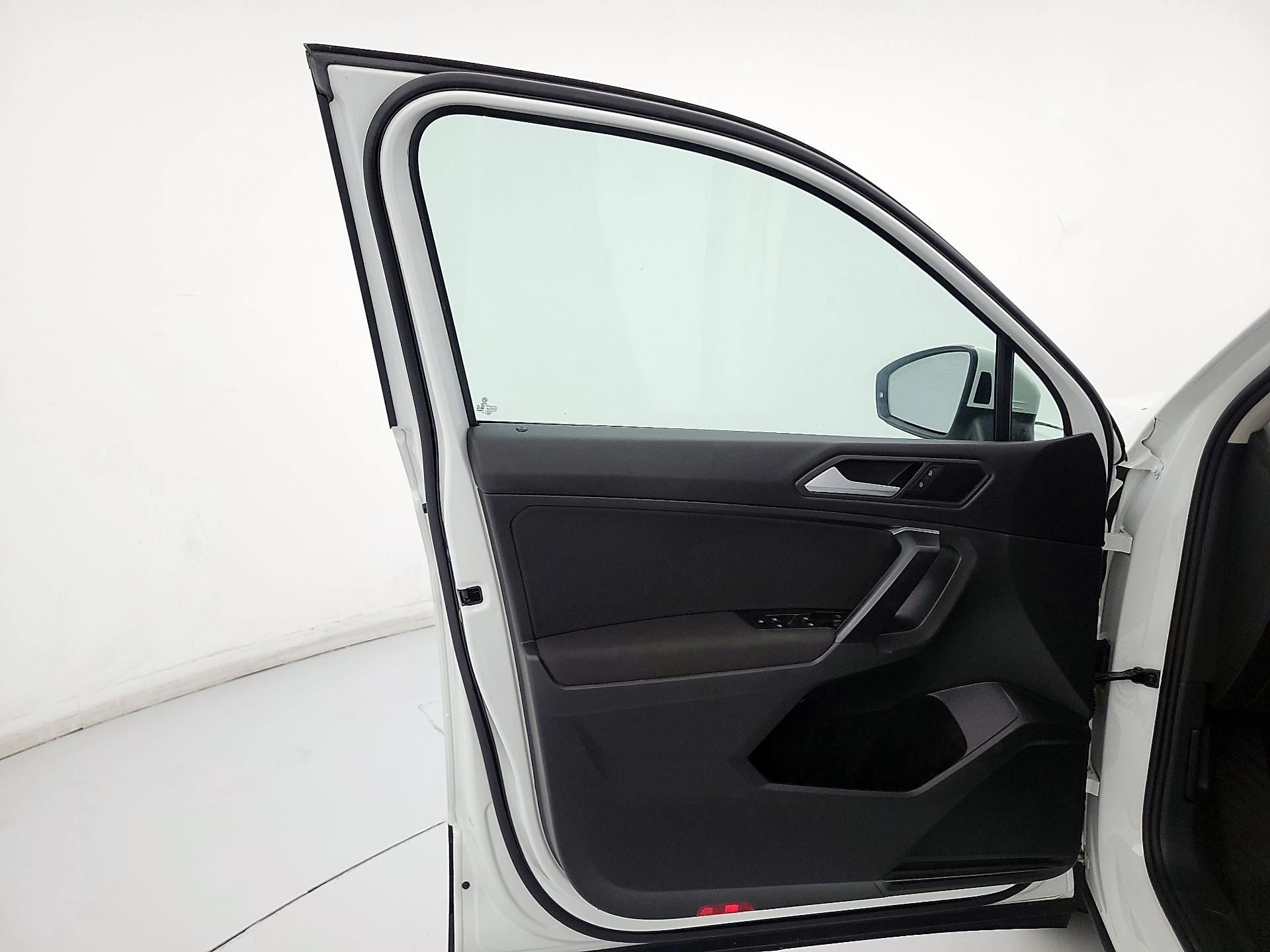 Thumbnail: 2021 Volkswagen Tiguan - 12