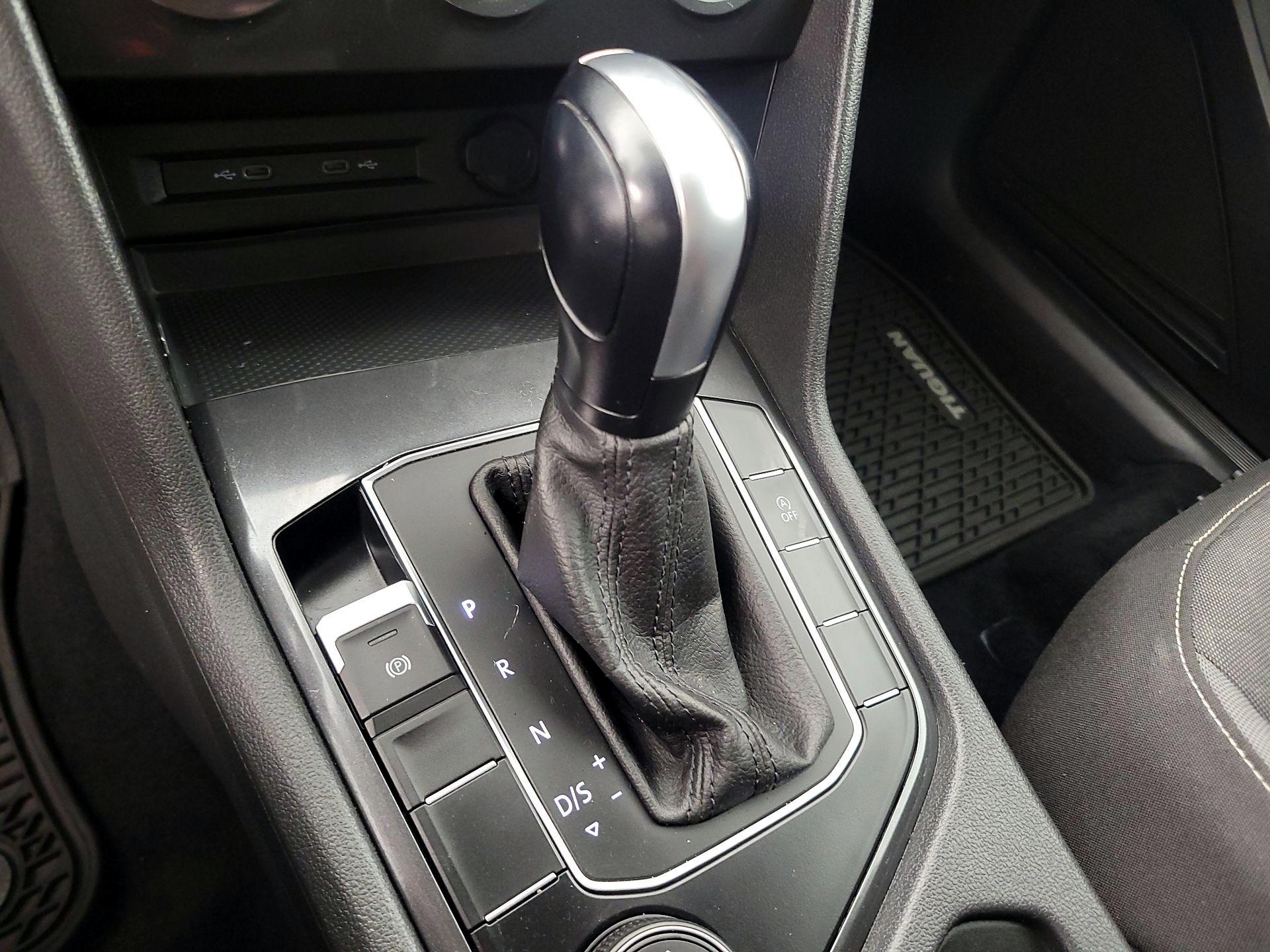 Thumbnail: 2021 Volkswagen Tiguan - 17