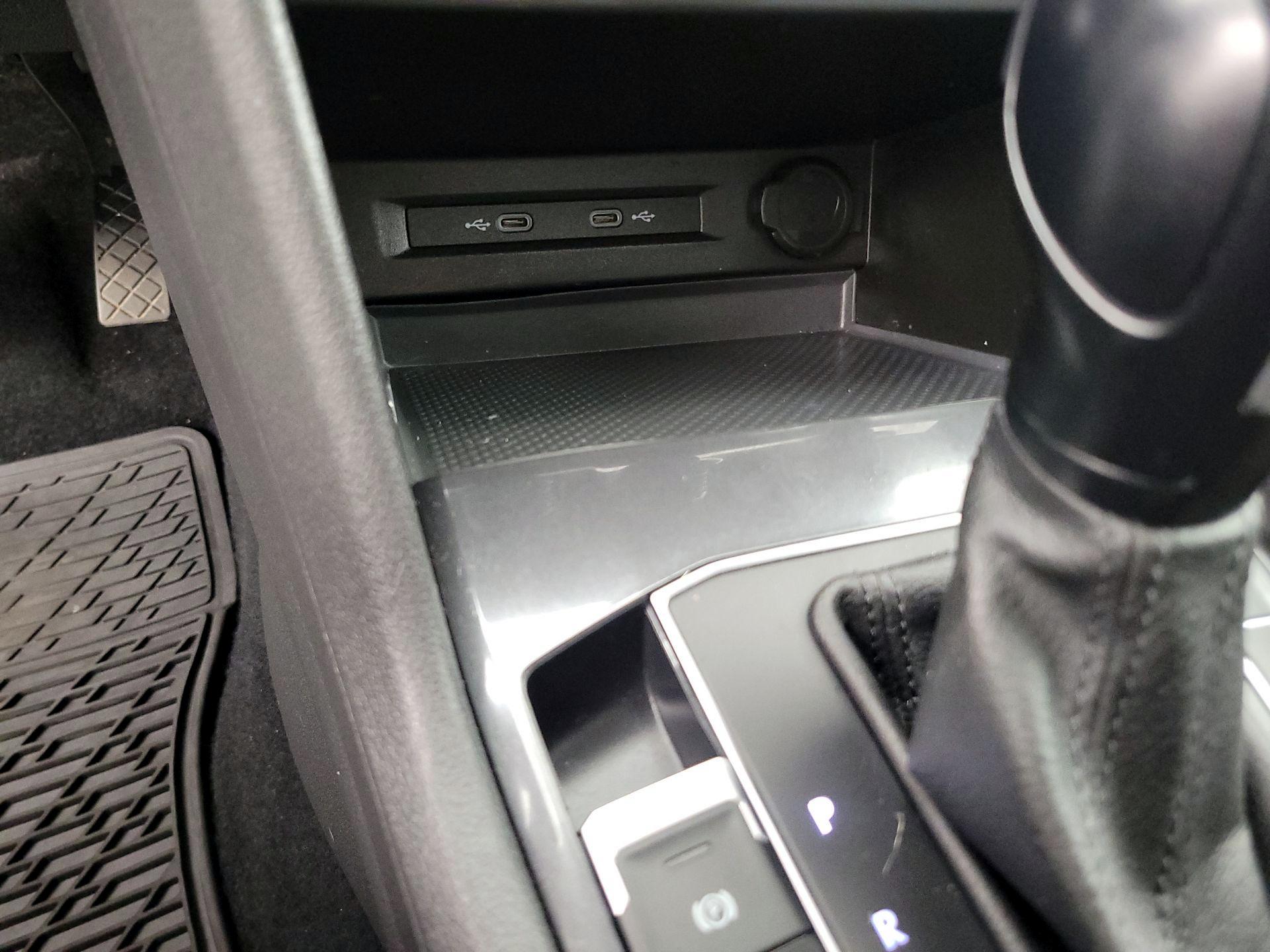 Thumbnail: 2021 Volkswagen Tiguan - 18