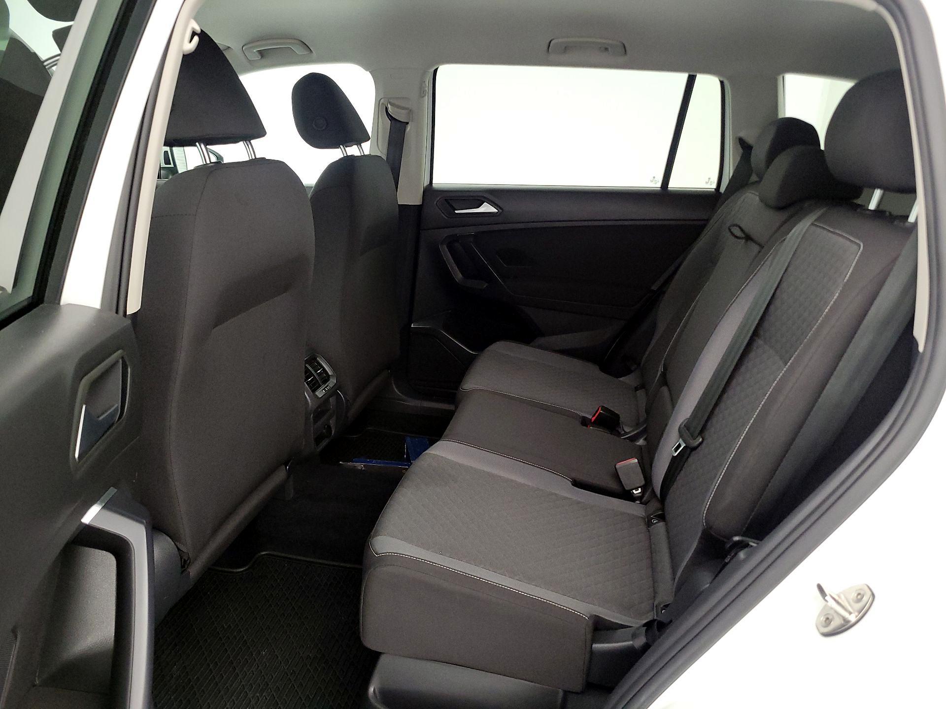 Thumbnail: 2021 Volkswagen Tiguan - 19