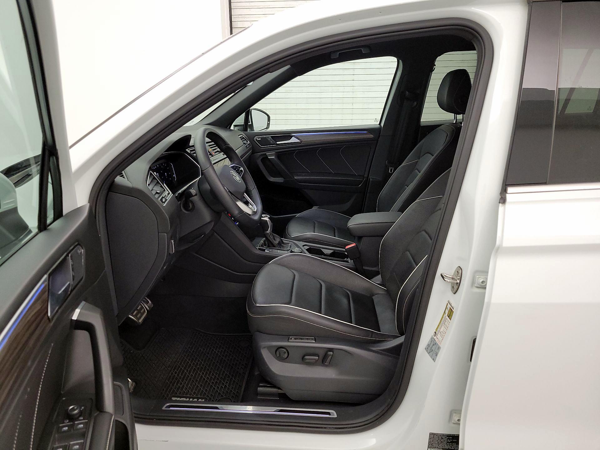 Thumbnail: 2022 Volkswagen Tiguan - 11