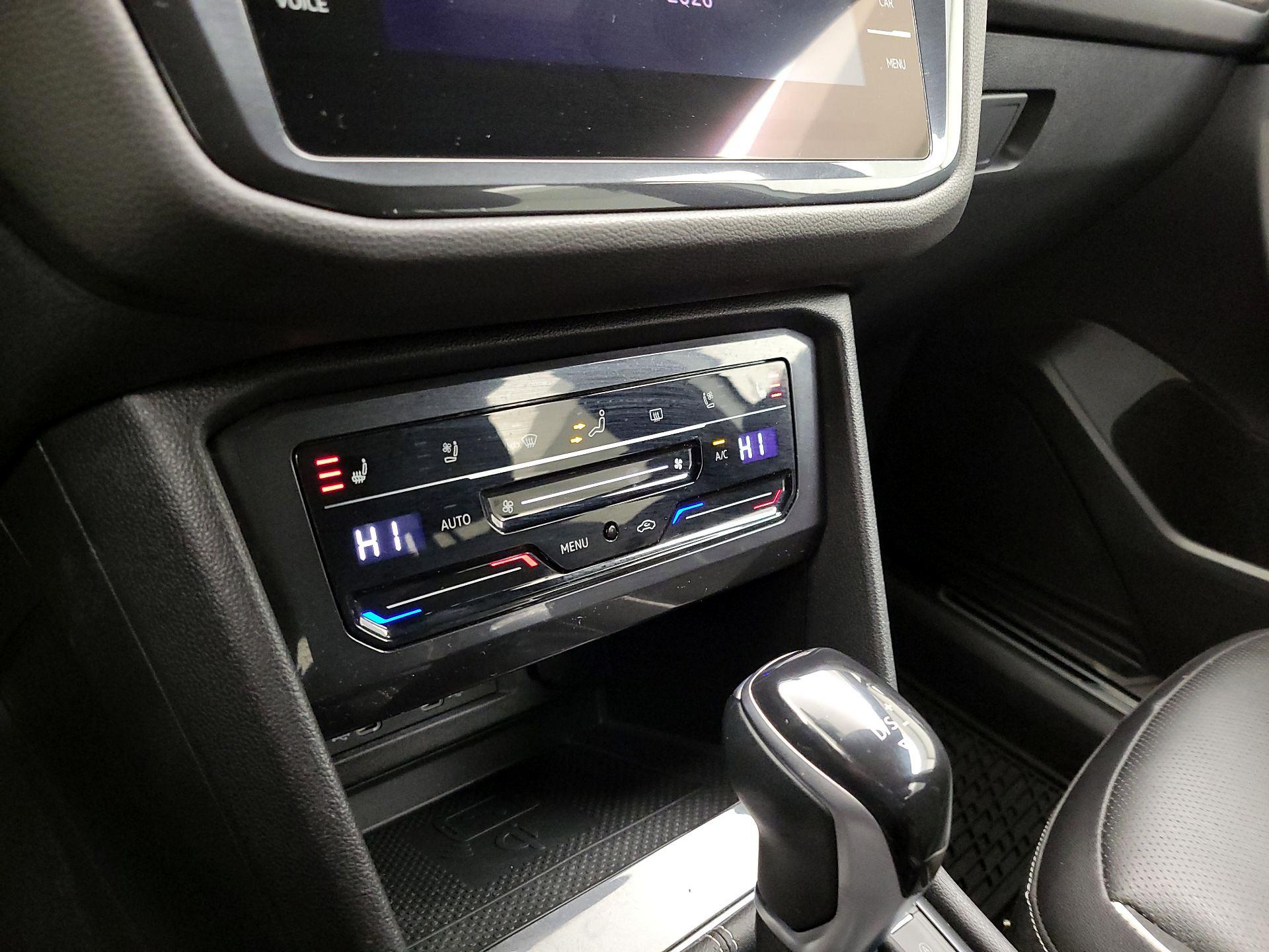 Thumbnail: 2022 Volkswagen Tiguan - 17