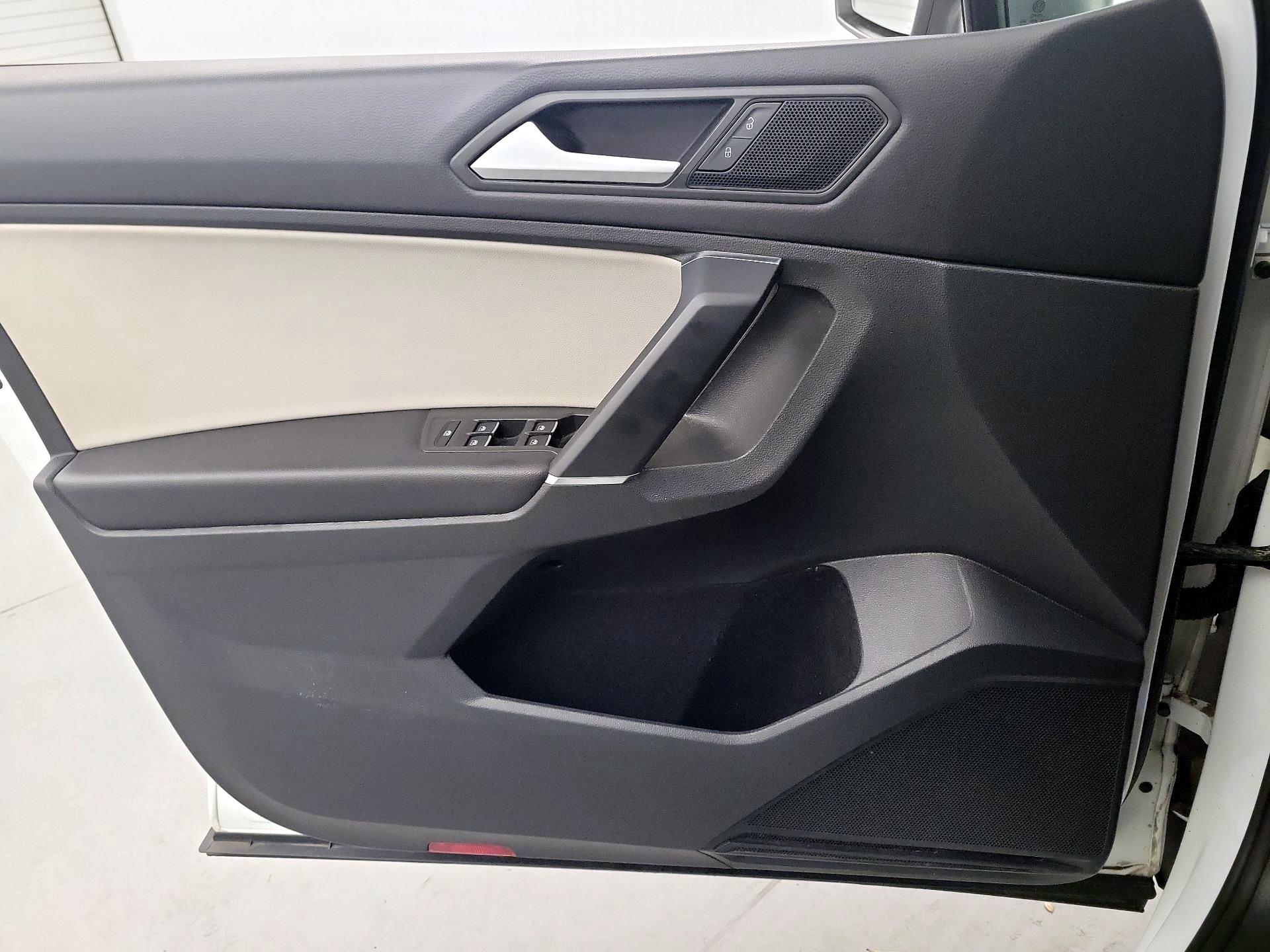 Thumbnail: 2020 Volkswagen Tiguan - 12