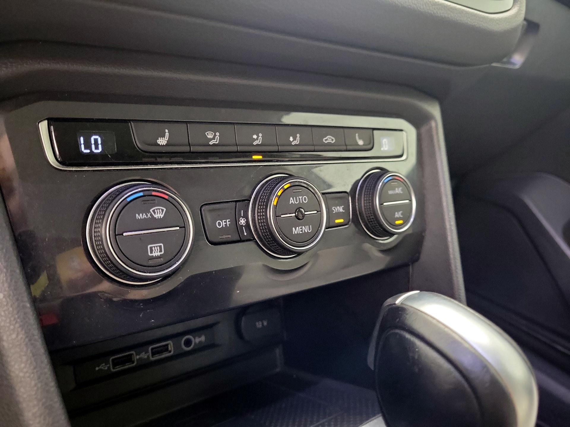 Thumbnail: 2020 Volkswagen Tiguan - 16