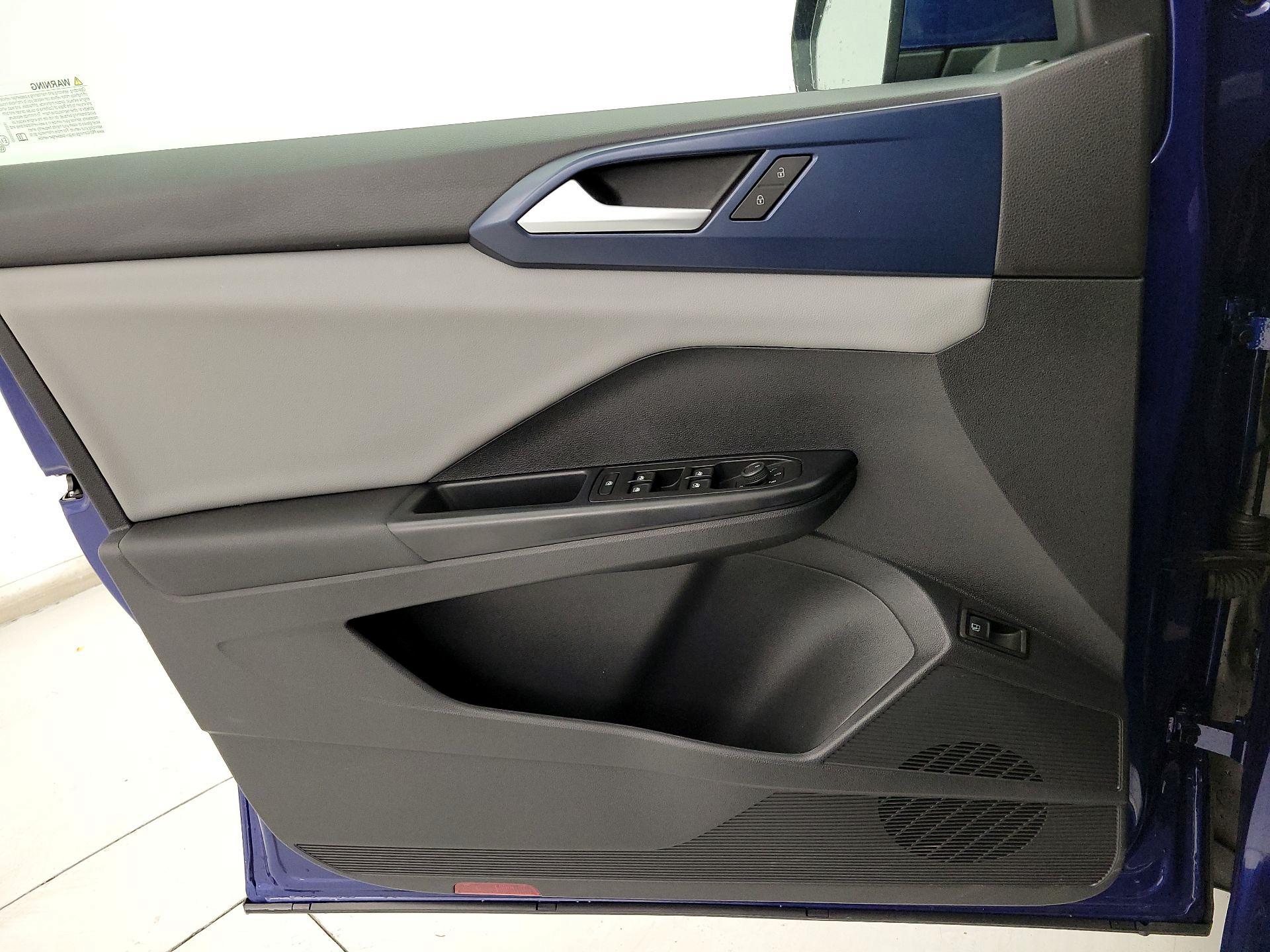 Thumbnail: 2022 Volkswagen Taos - 12