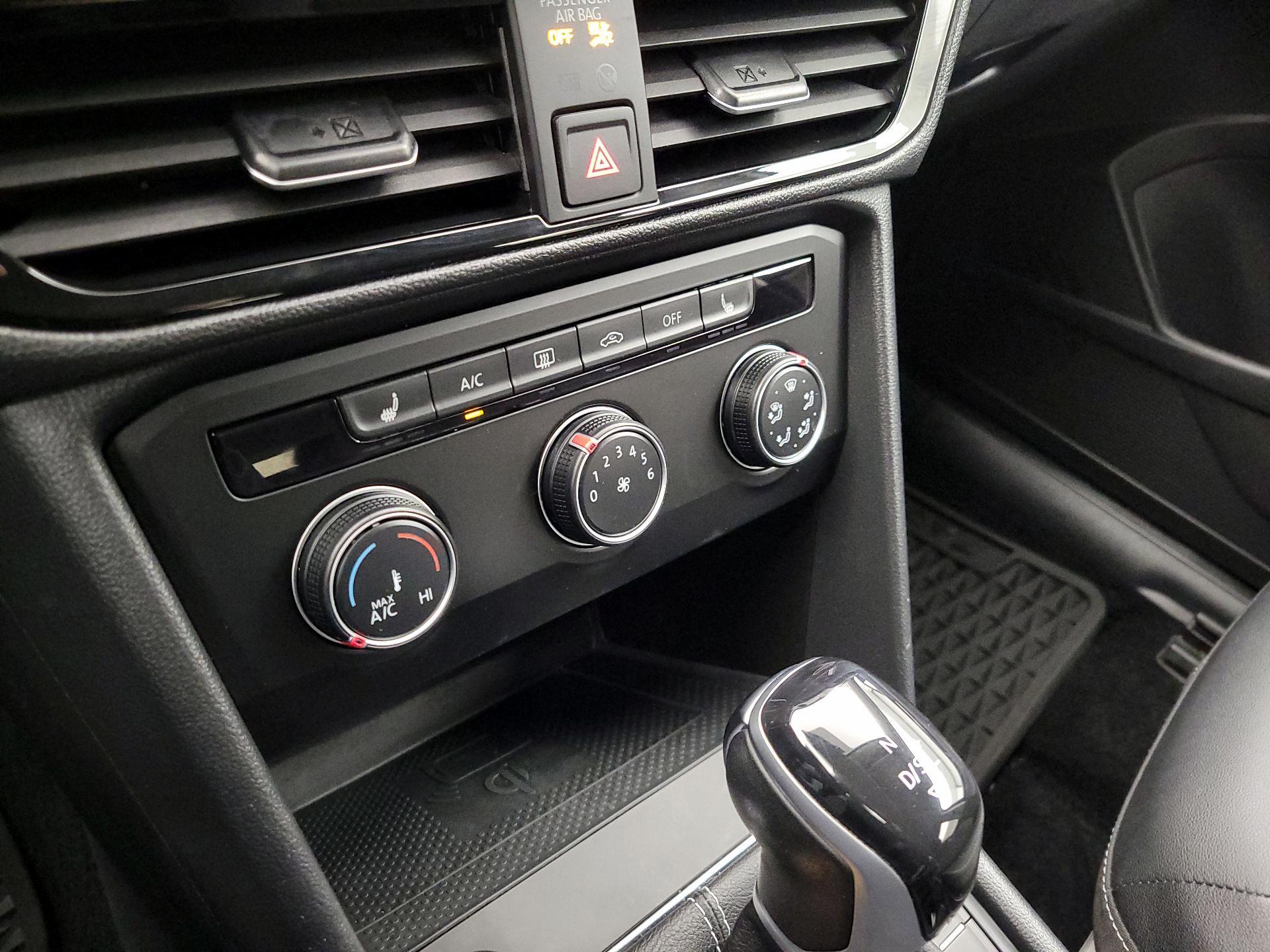 Thumbnail: 2022 Volkswagen Taos - 16