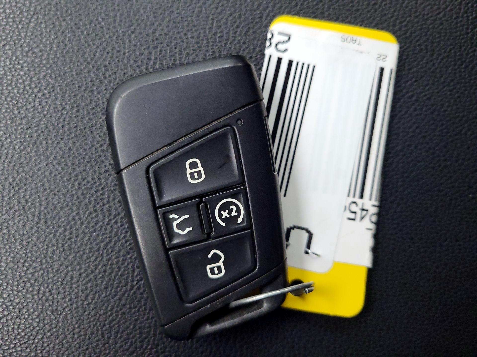 Thumbnail: 2022 Volkswagen Taos - 18