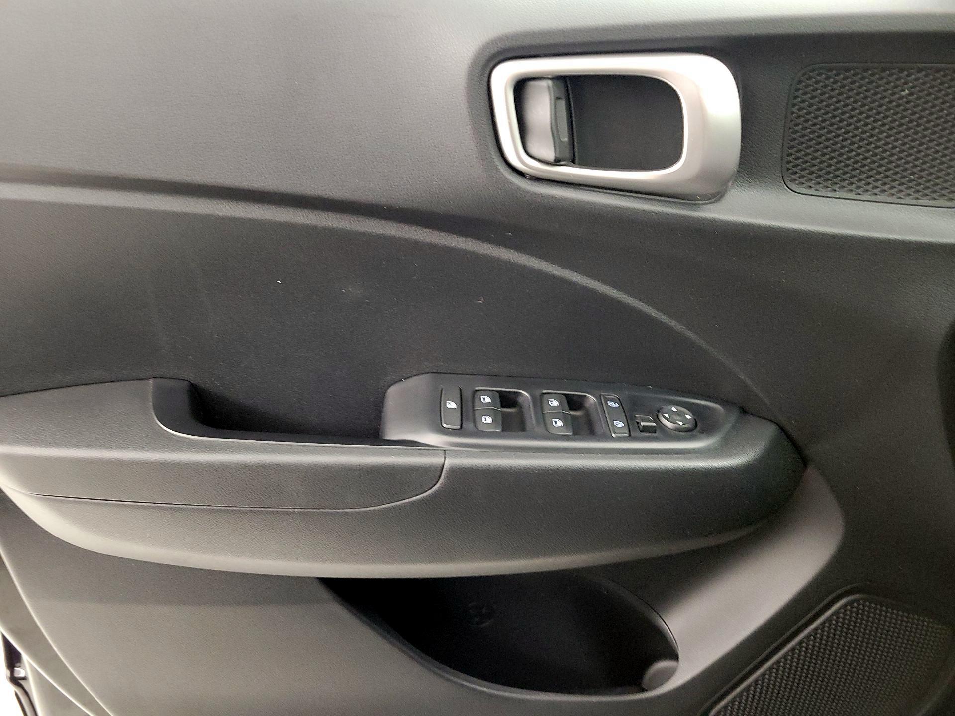 Thumbnail: 2023 Hyundai Venue - 12