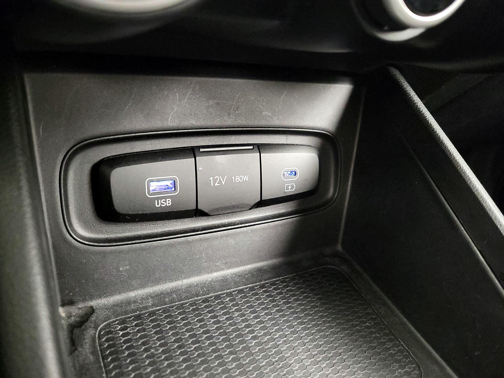 Thumbnail: 2023 Hyundai Venue - 18