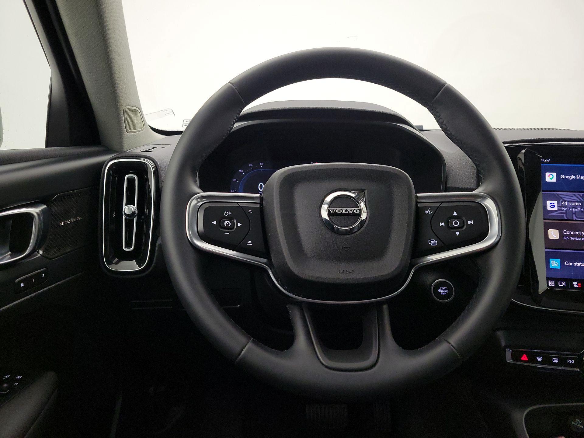 Thumbnail: 2023 Volvo XC40 - 10