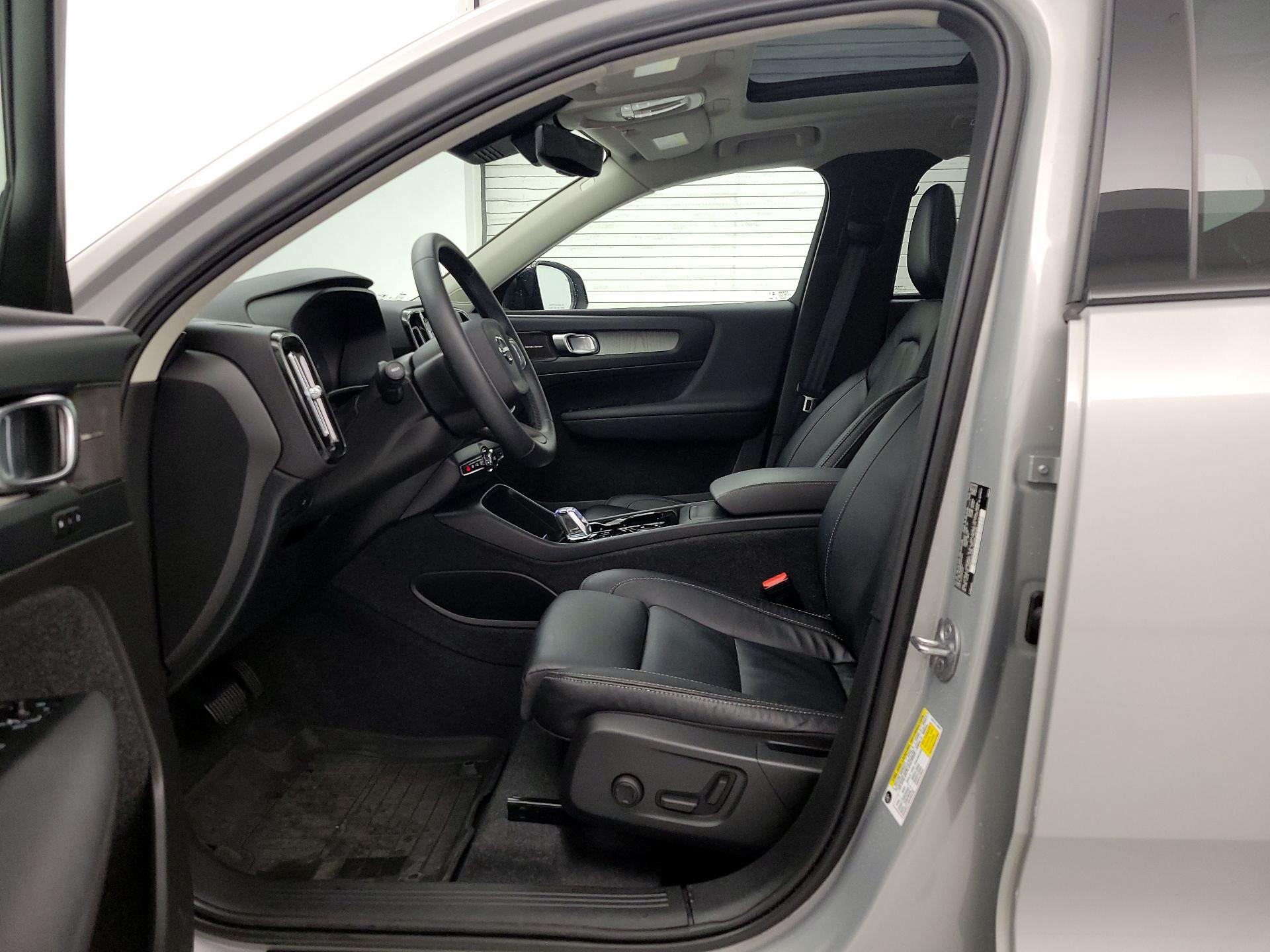 Thumbnail: 2023 Volvo XC40 - 11