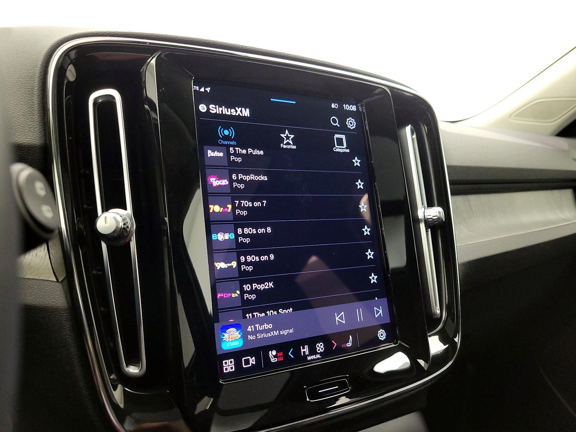 Thumbnail: 2023 Volvo XC40 - 16