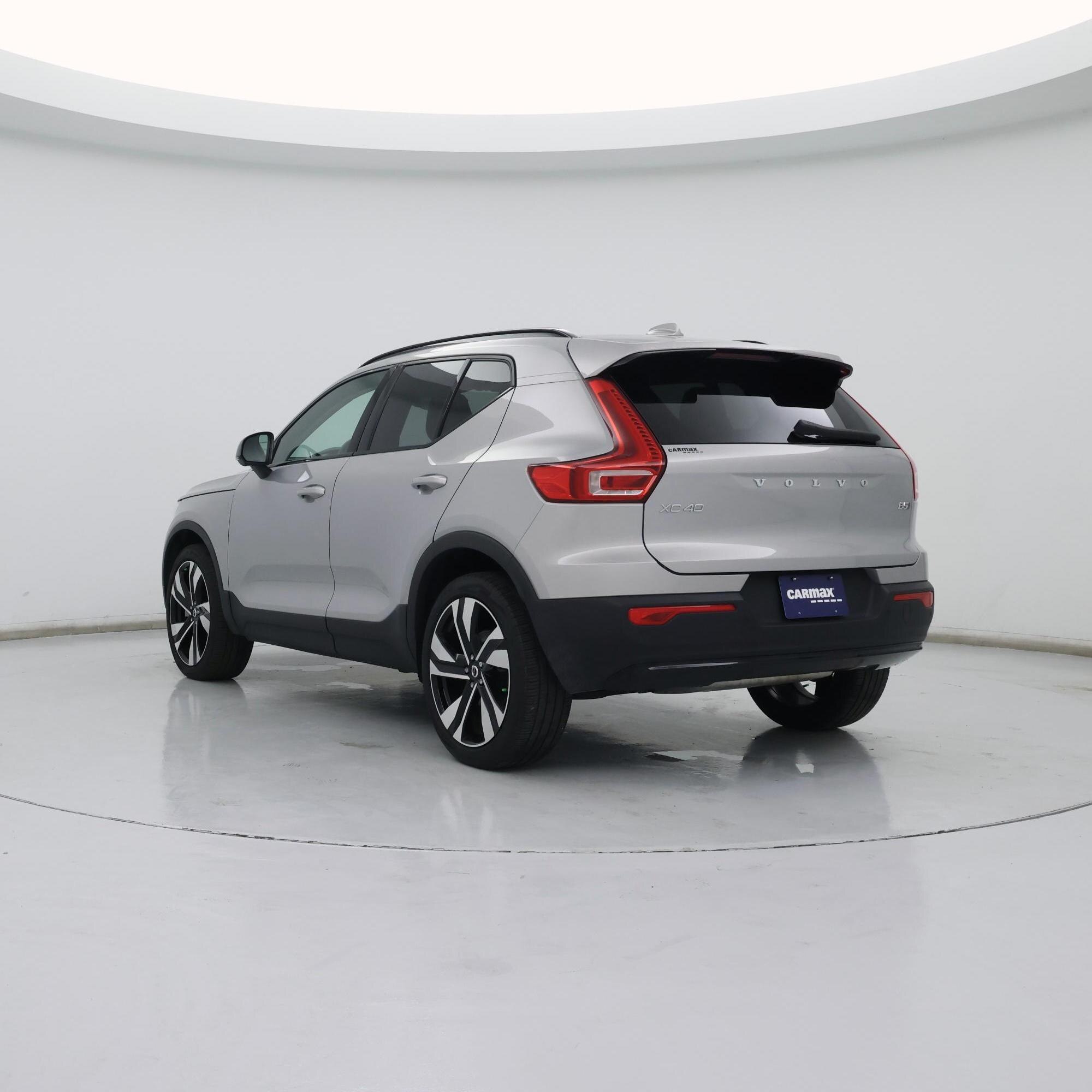 Thumbnail: 2023 Volvo XC40 - 2