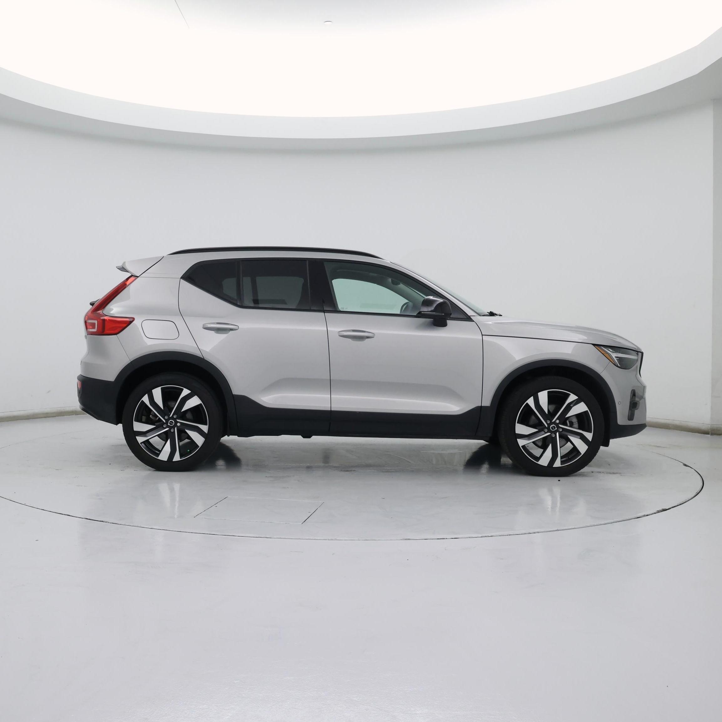 Thumbnail: 2023 Volvo XC40 - 7