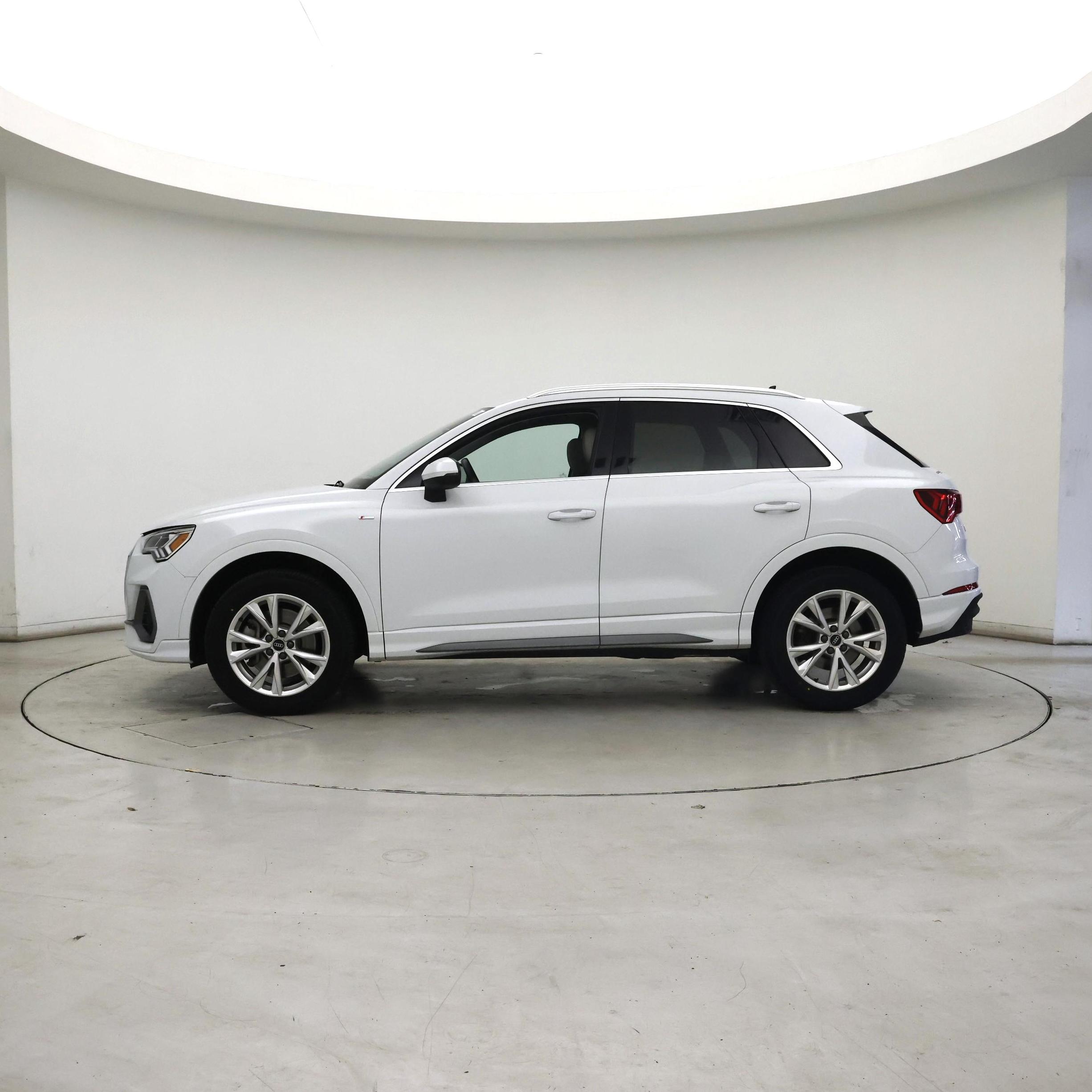 Thumbnail: 2022 Audi Q3 - 3