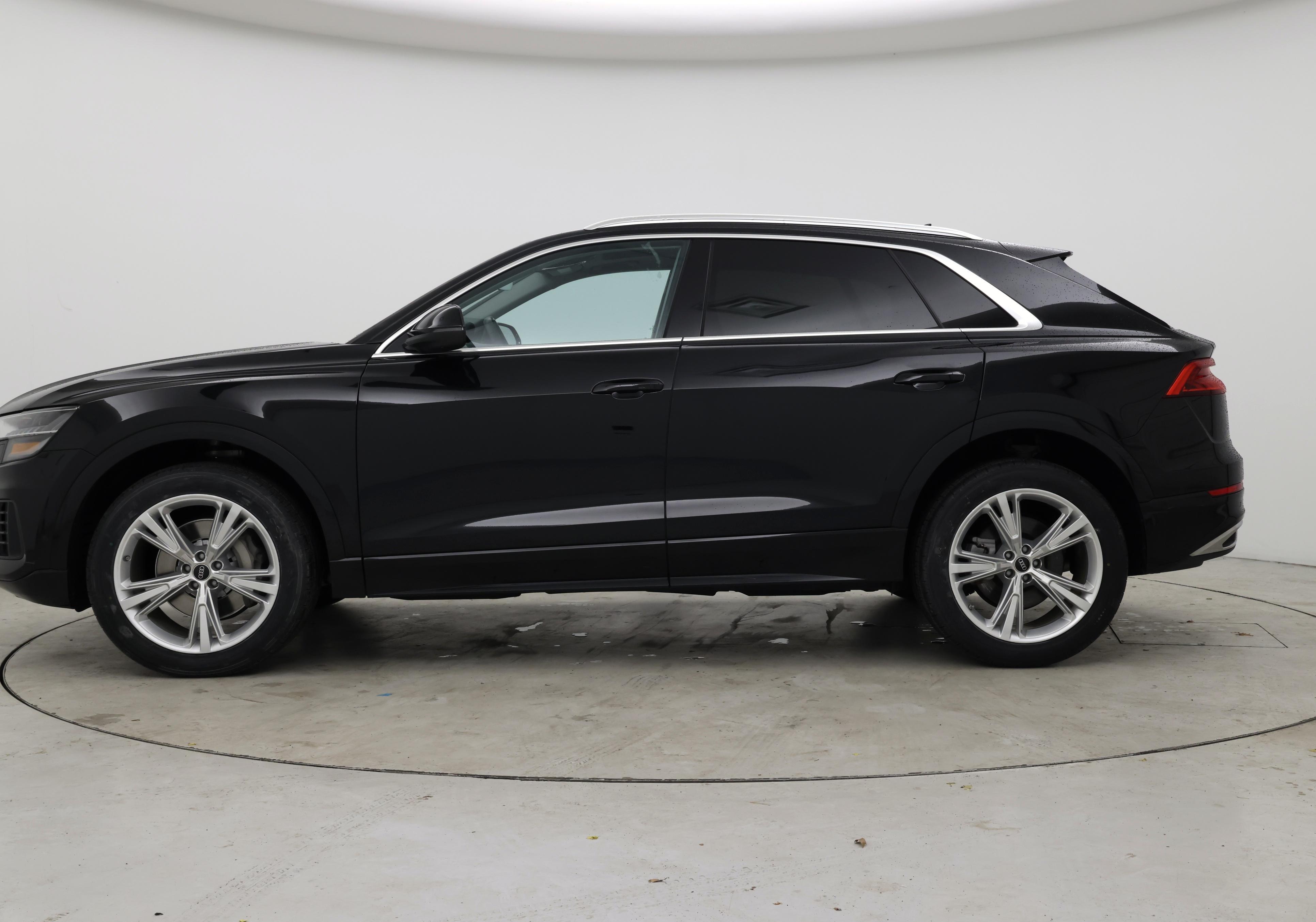 Thumbnail: 2023 Audi Q8 - 3