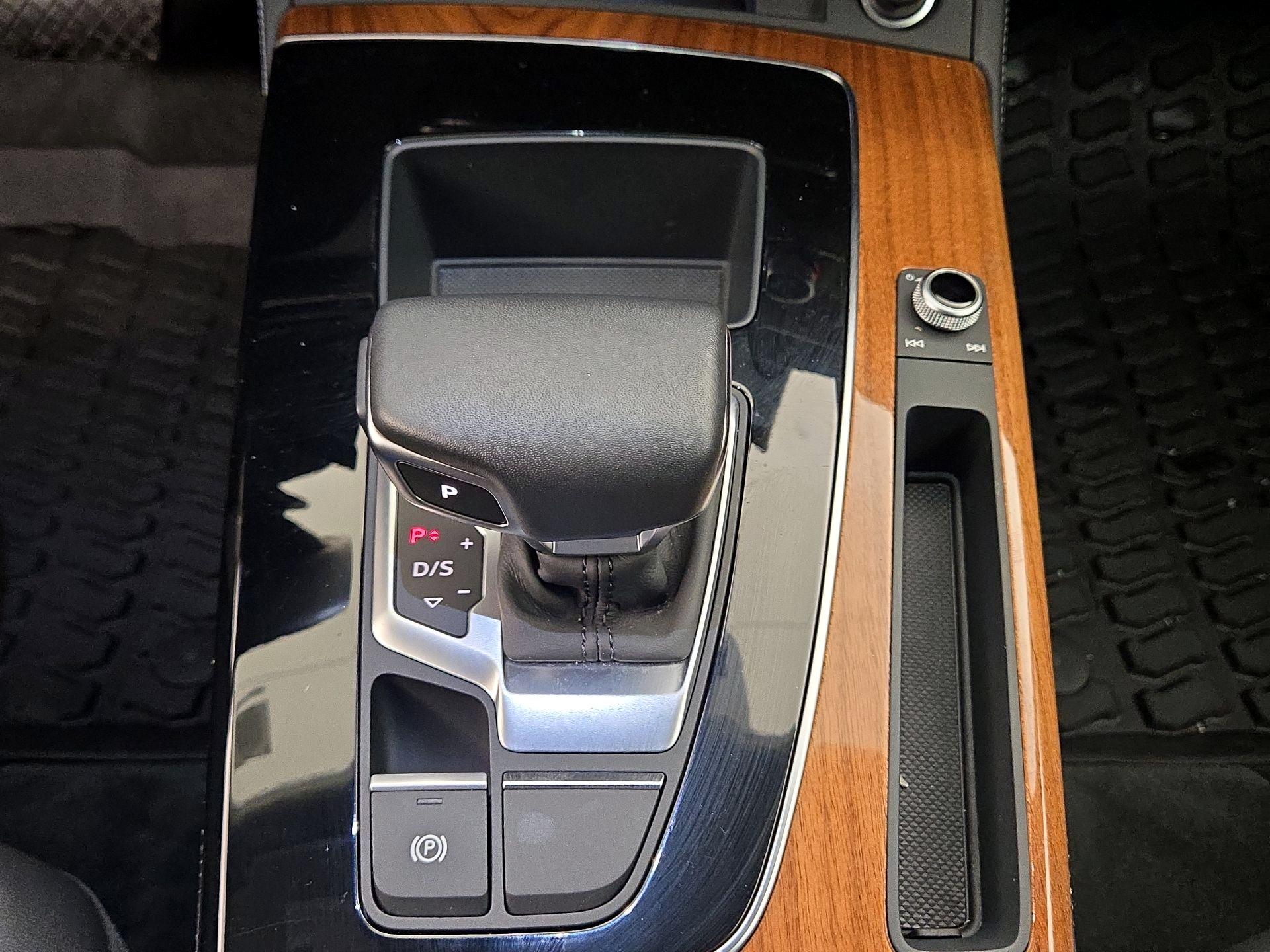 Thumbnail: 2023 Audi Q5 - 17