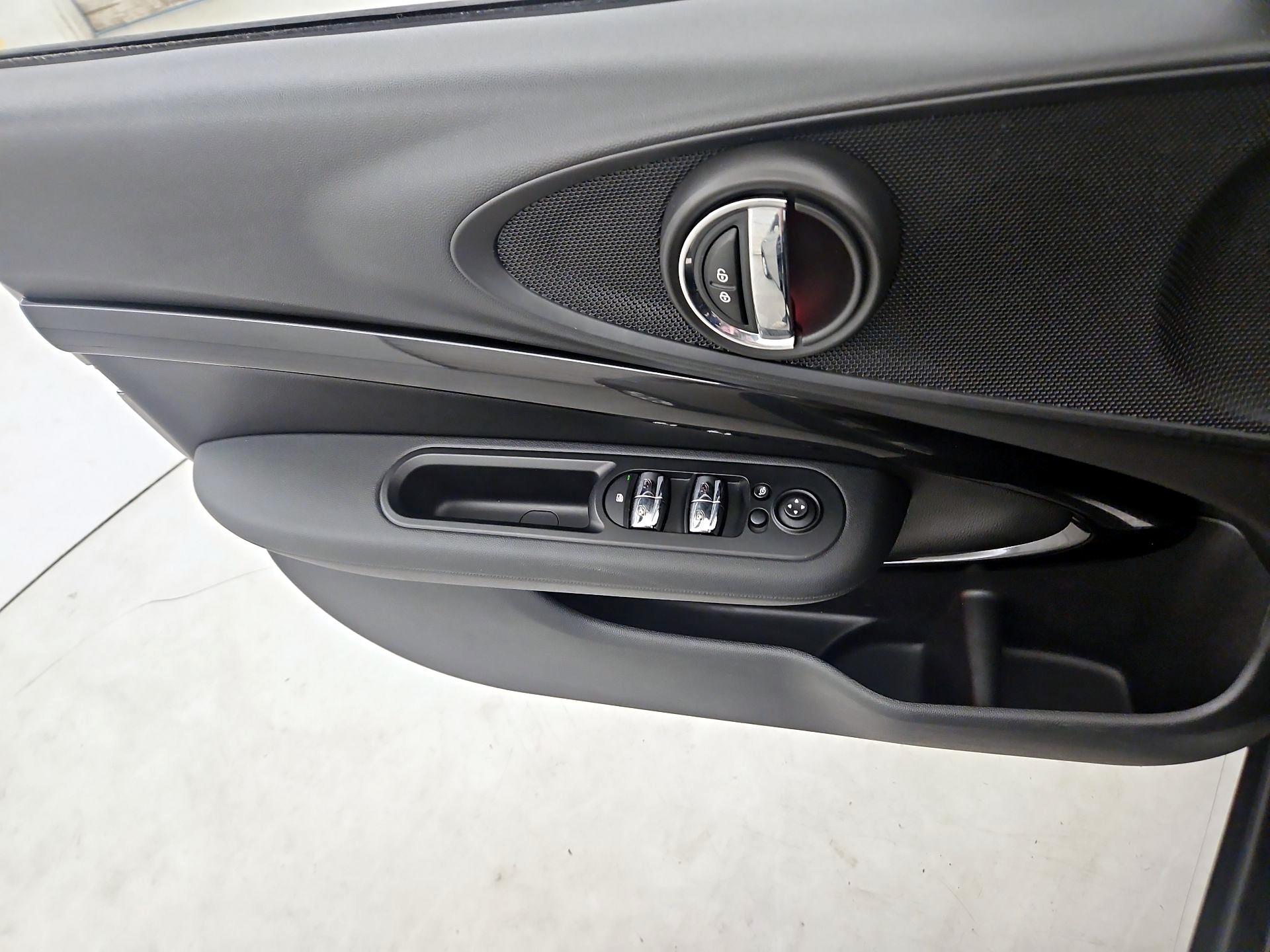 Thumbnail: 2017 MINI Cooper Clubman - 12