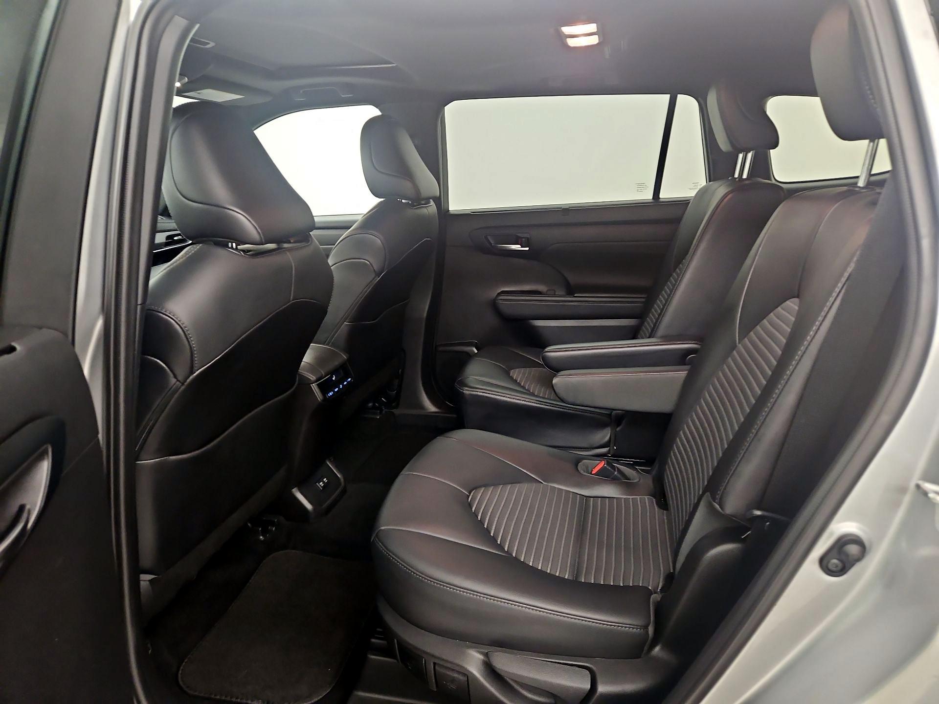 Thumbnail: 2021 Toyota Highlander - 20