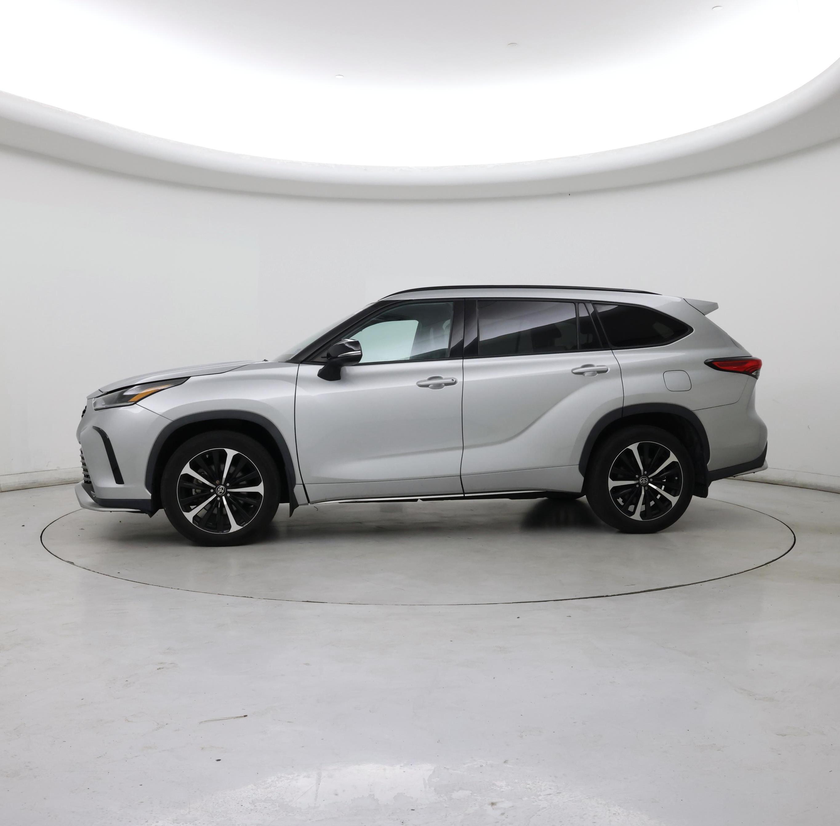 Thumbnail: 2021 Toyota Highlander - 3