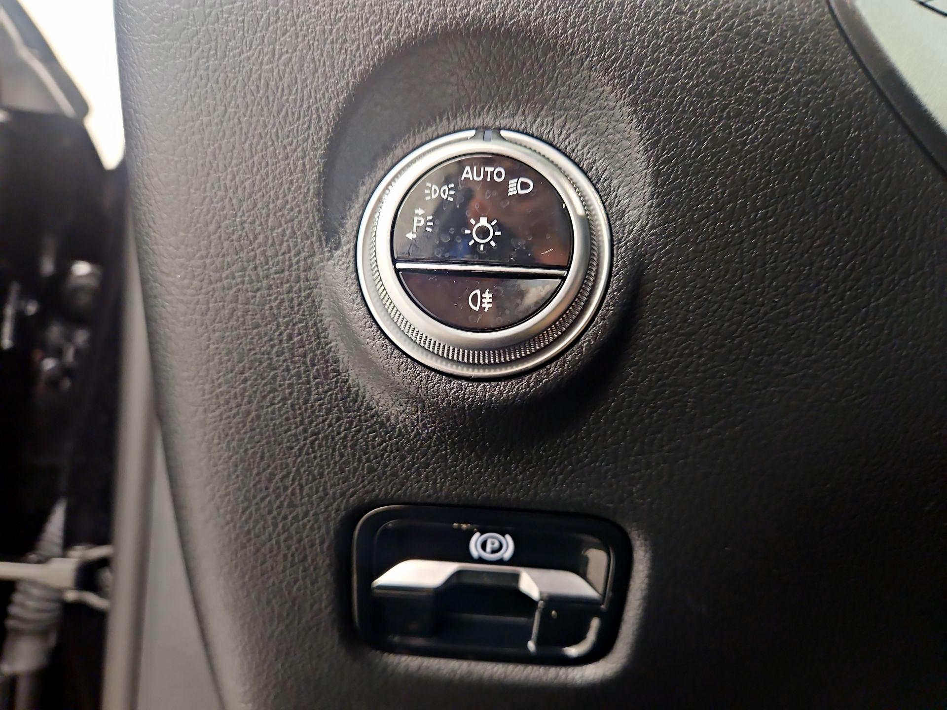 Thumbnail: 2023 Mercedes-Benz C-Class - 13