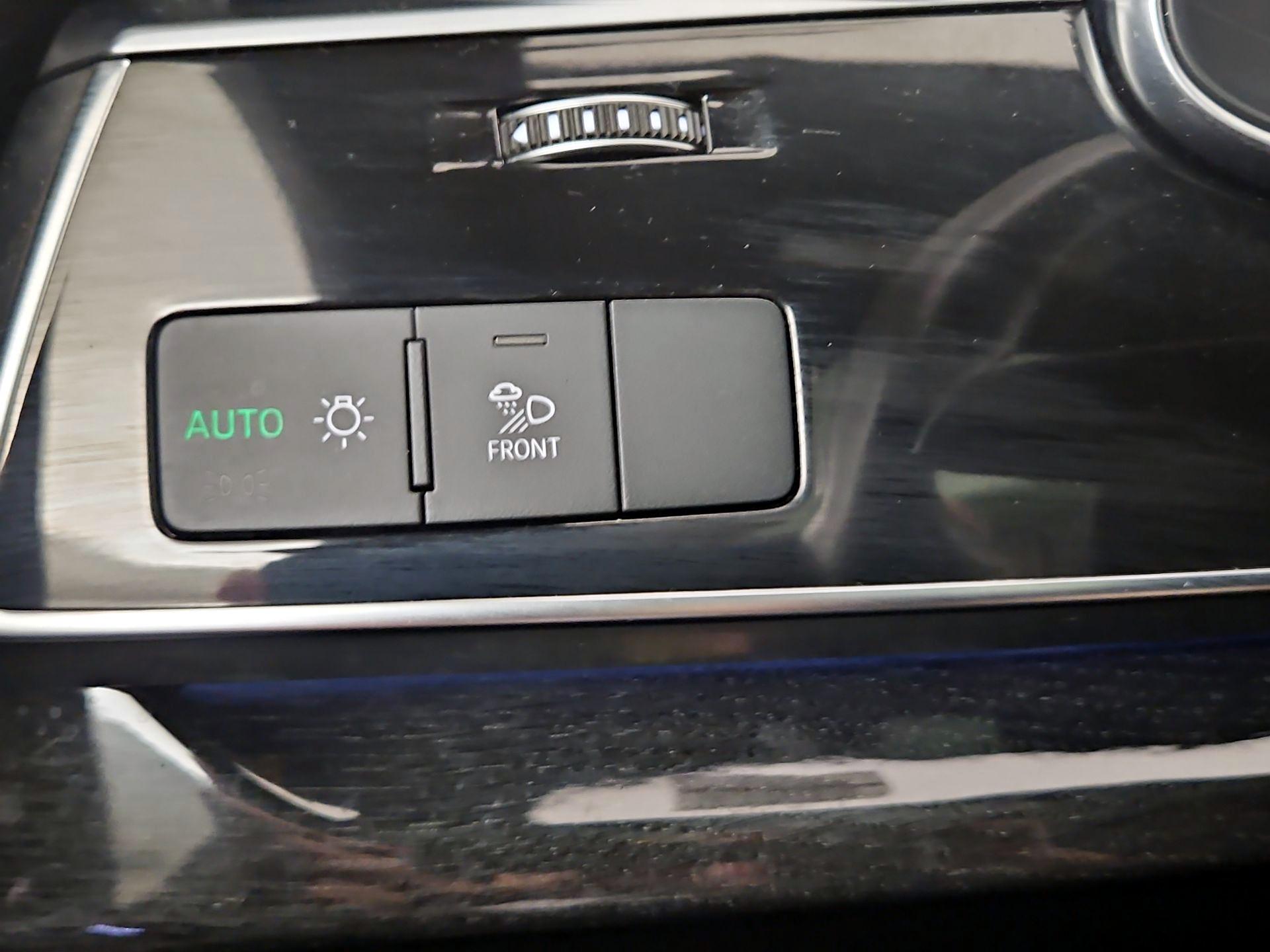 Thumbnail: 2020 Audi Q8 - 13