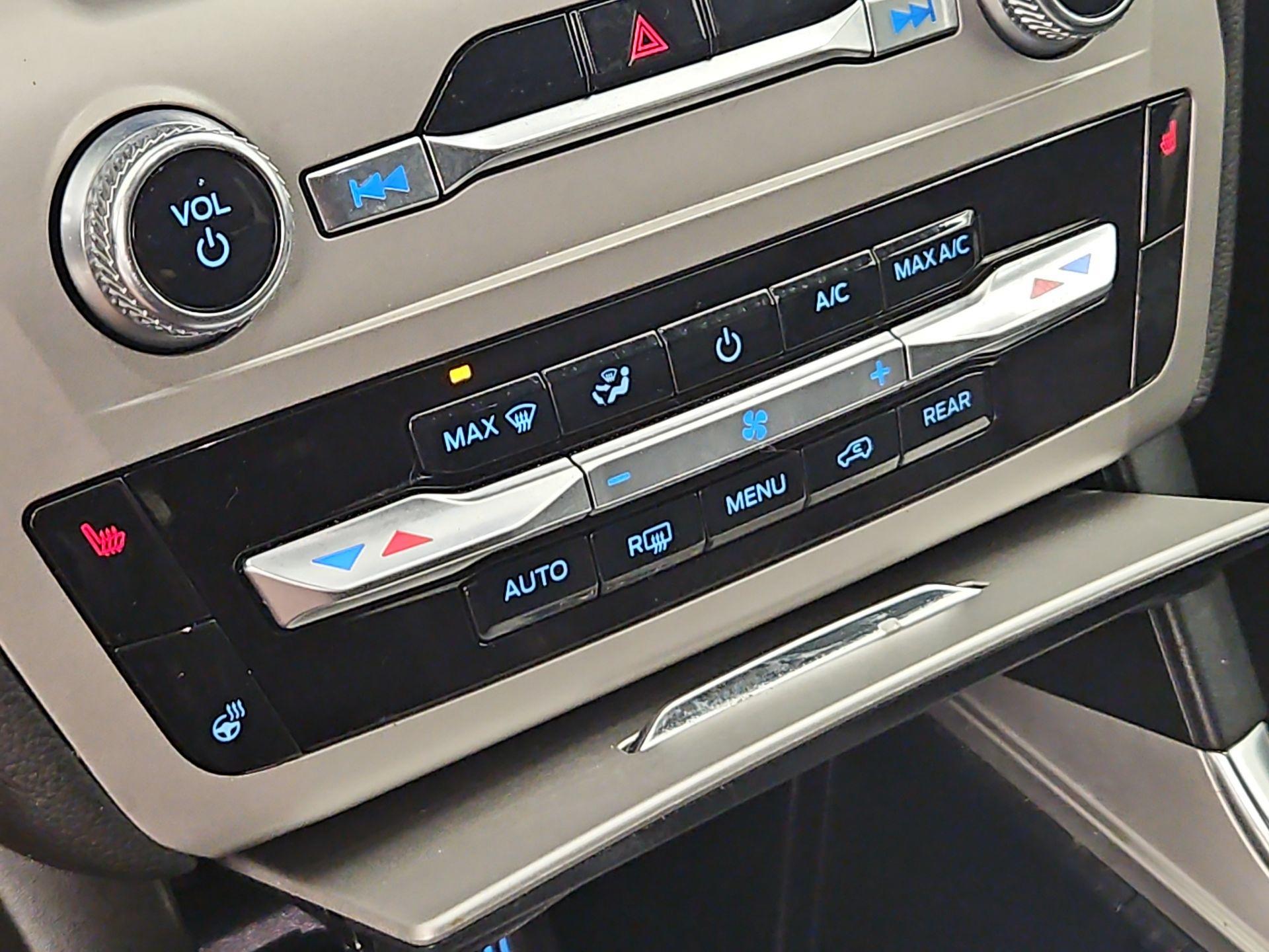 Thumbnail: 2022 Ford Explorer - 17