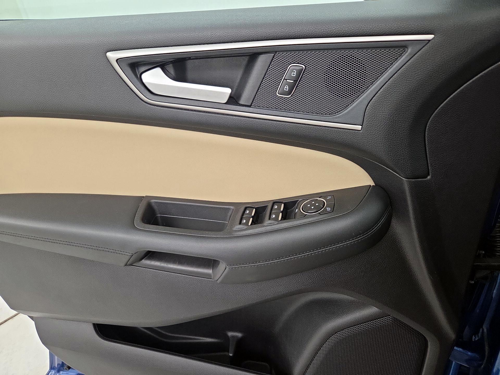 Thumbnail: 2021 Ford Edge - 12