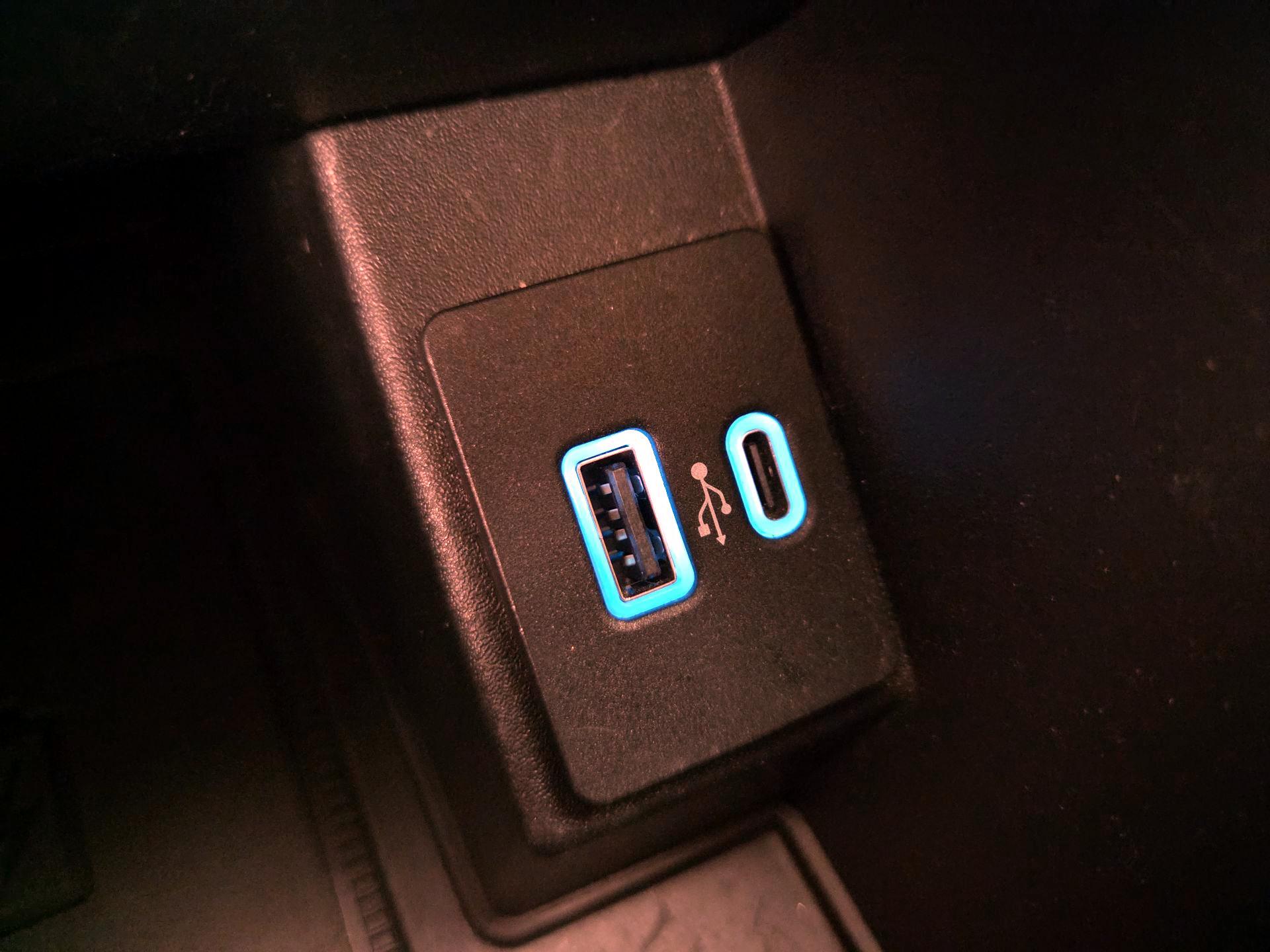 Thumbnail: 2021 Ford Edge - 18