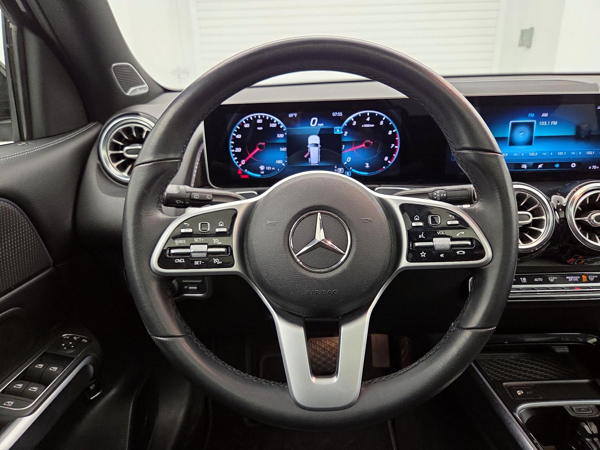 Thumbnail: 2021 Mercedes-Benz GLB - 10