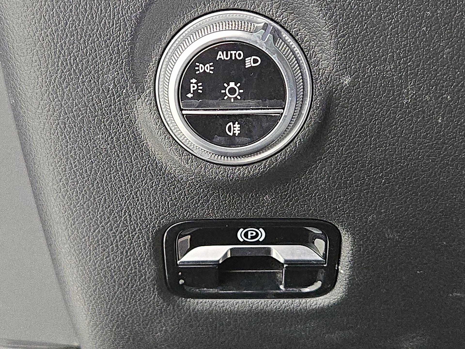 Thumbnail: 2022 Mercedes-Benz C-Class - 13