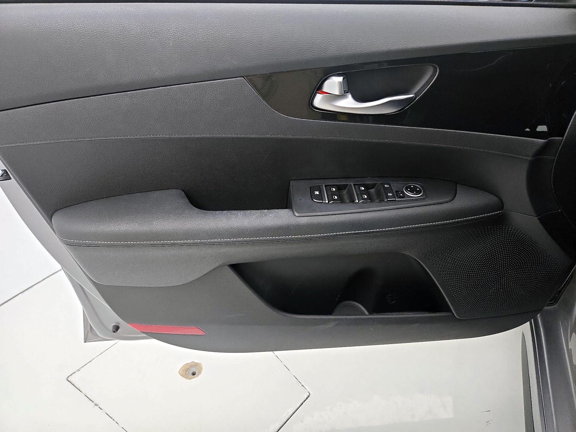 Thumbnail: 2023 Kia Forte - 12