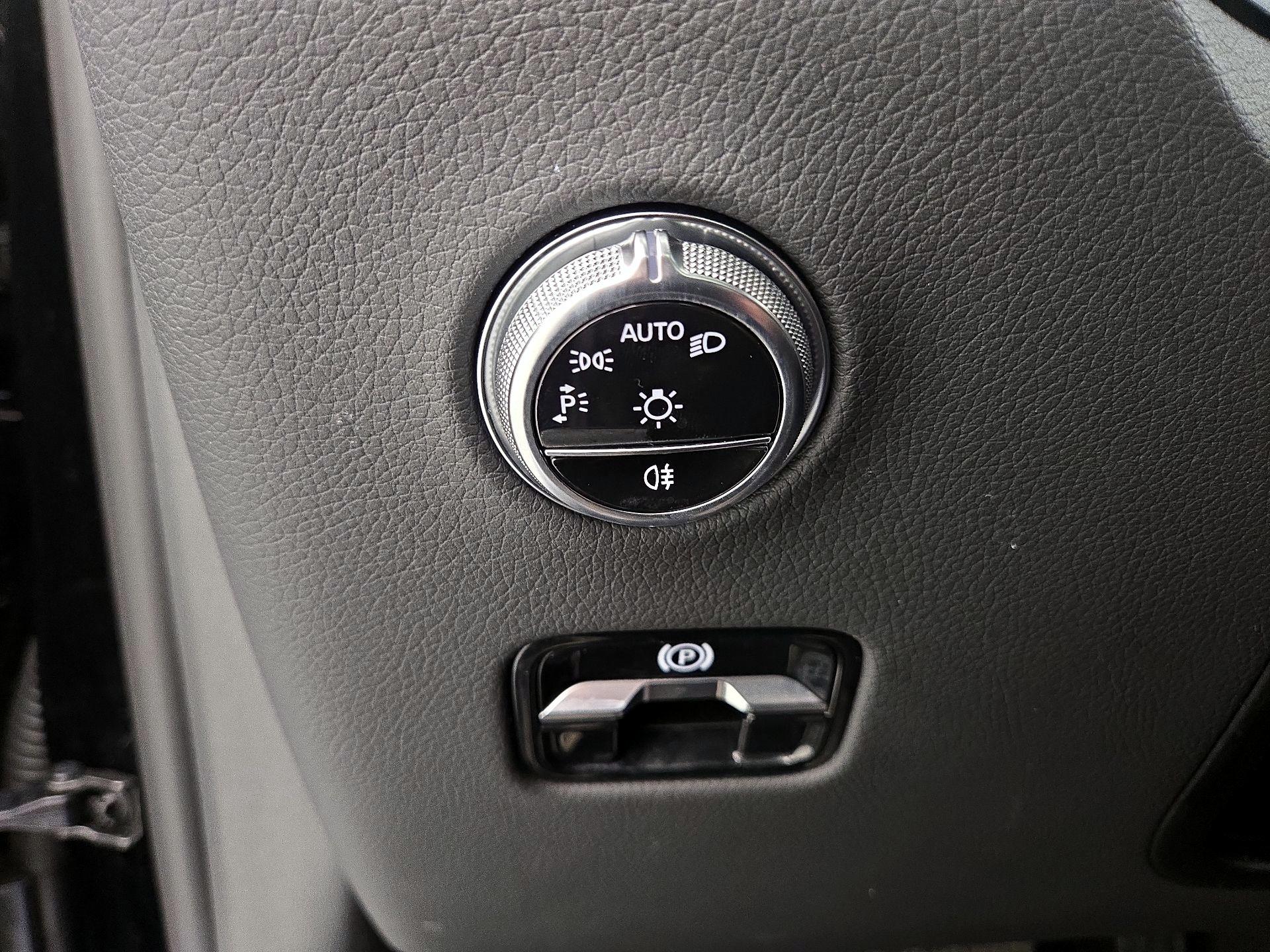 Thumbnail: 2023 Mercedes-Benz GLC - 13