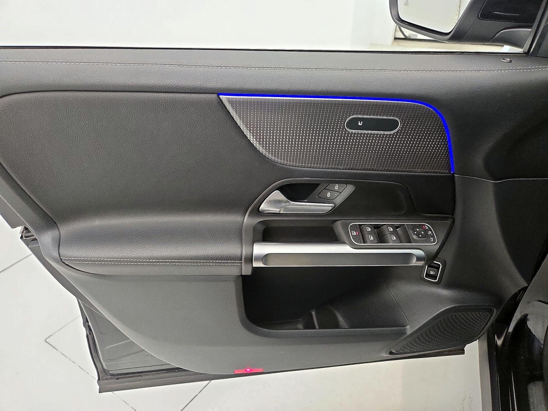 Thumbnail: 2022 Mercedes-Benz GLB - 12