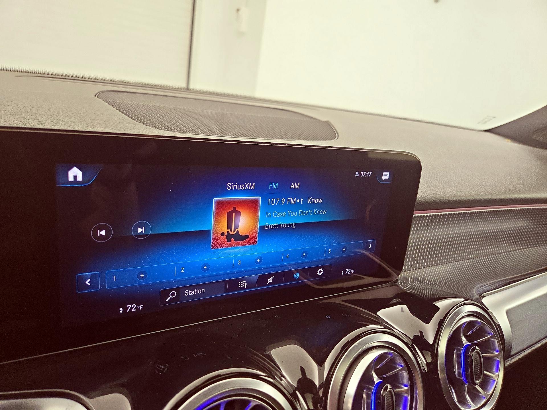 Thumbnail: 2022 Mercedes-Benz GLB - 15