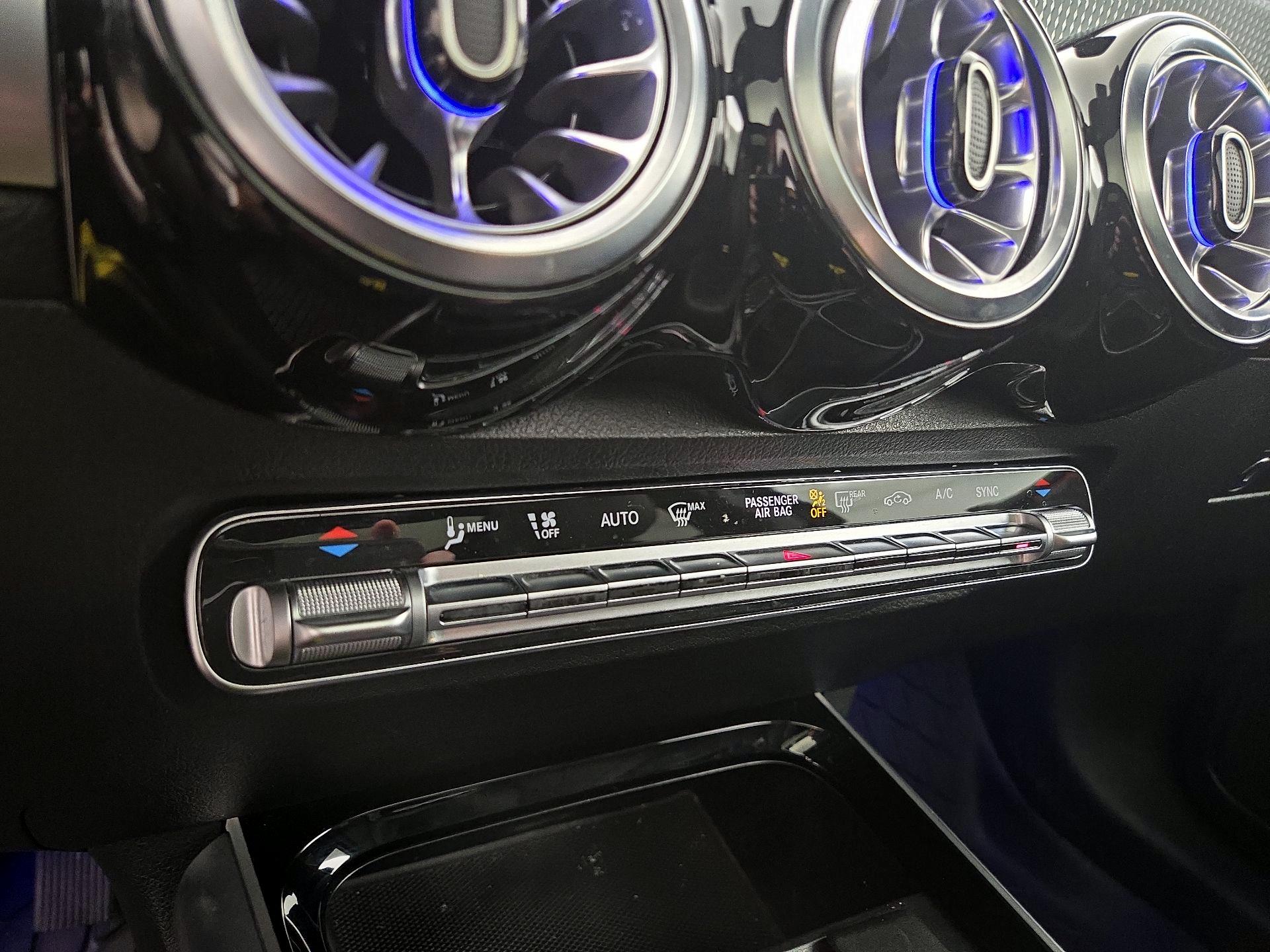 Thumbnail: 2022 Mercedes-Benz GLB - 16