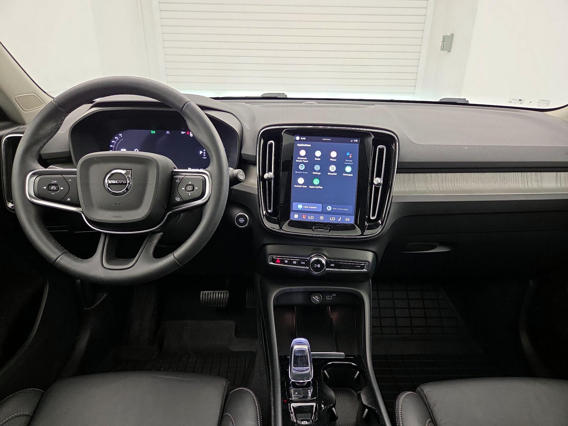 Thumbnail: 2023 Volvo XC40 - 9