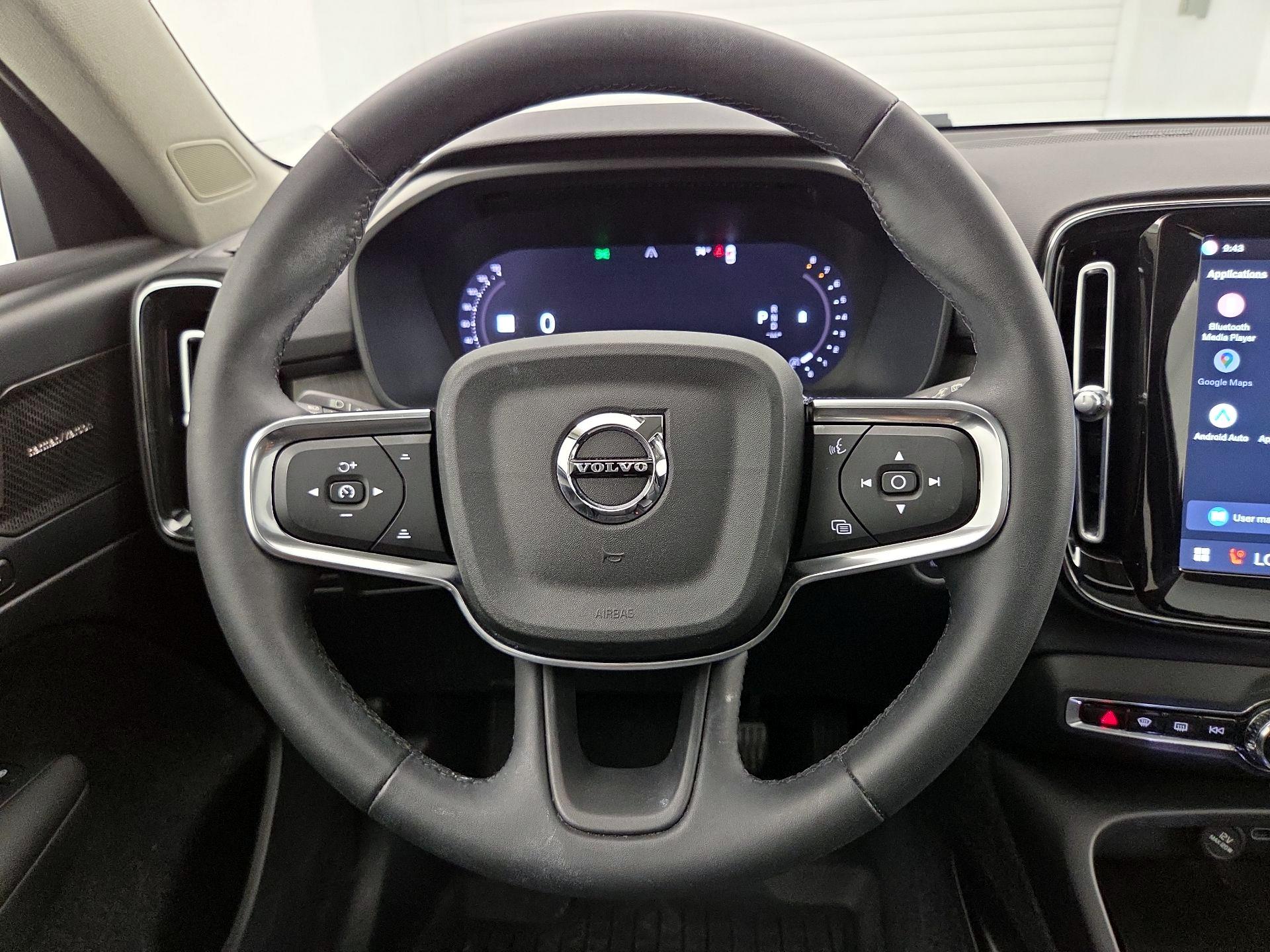 Thumbnail: 2023 Volvo XC40 - 10