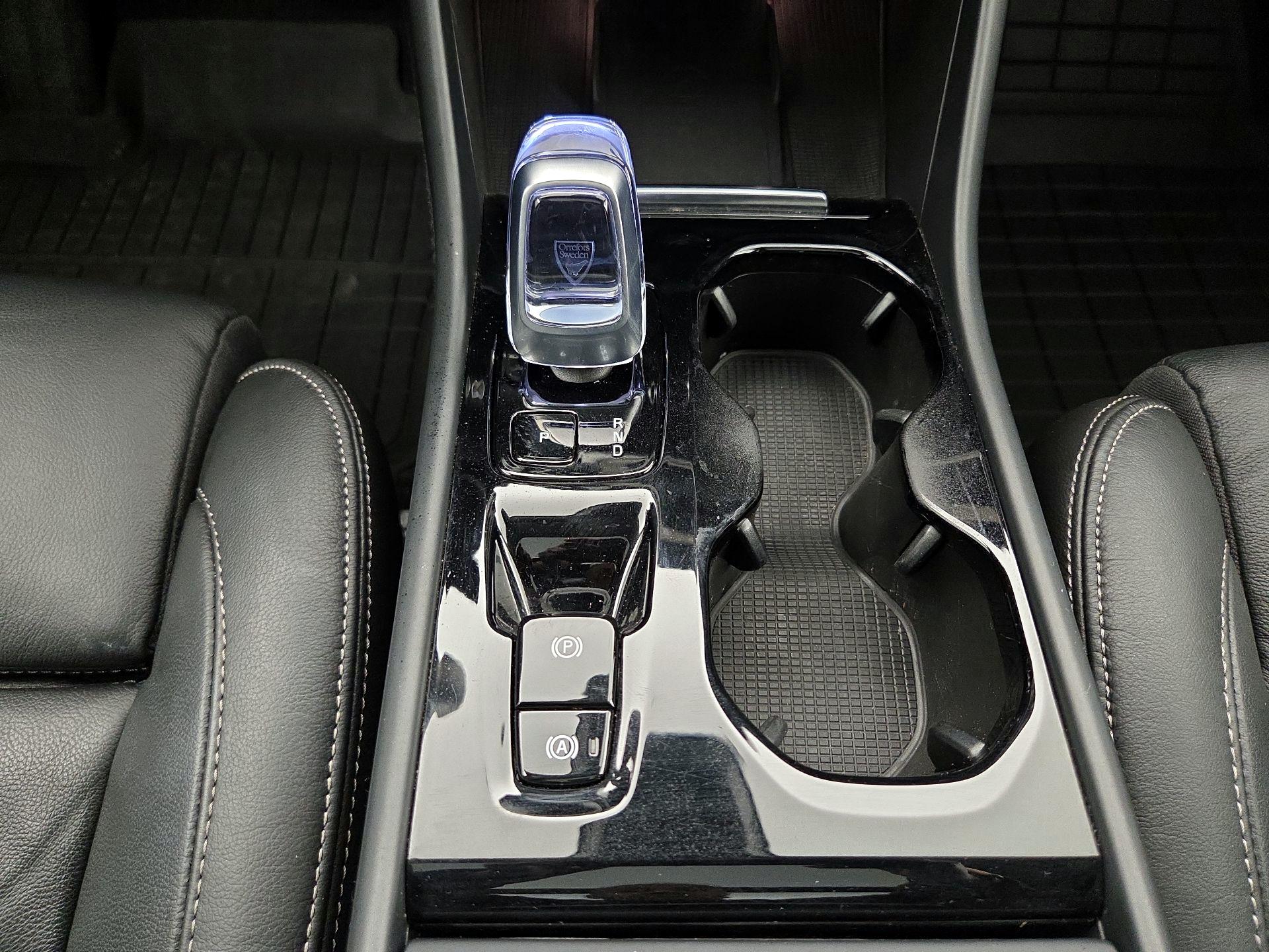 Thumbnail: 2023 Volvo XC40 - 17