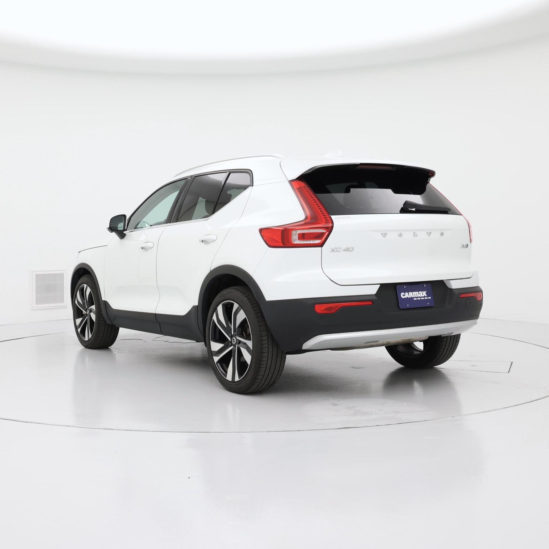 Thumbnail: 2023 Volvo XC40 - 2