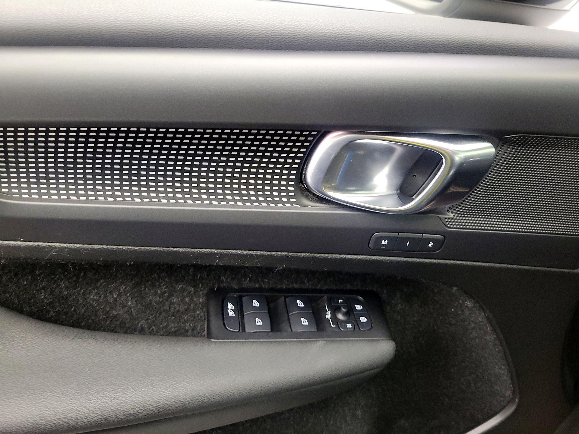 Thumbnail: 2021 Volvo XC40 - 10