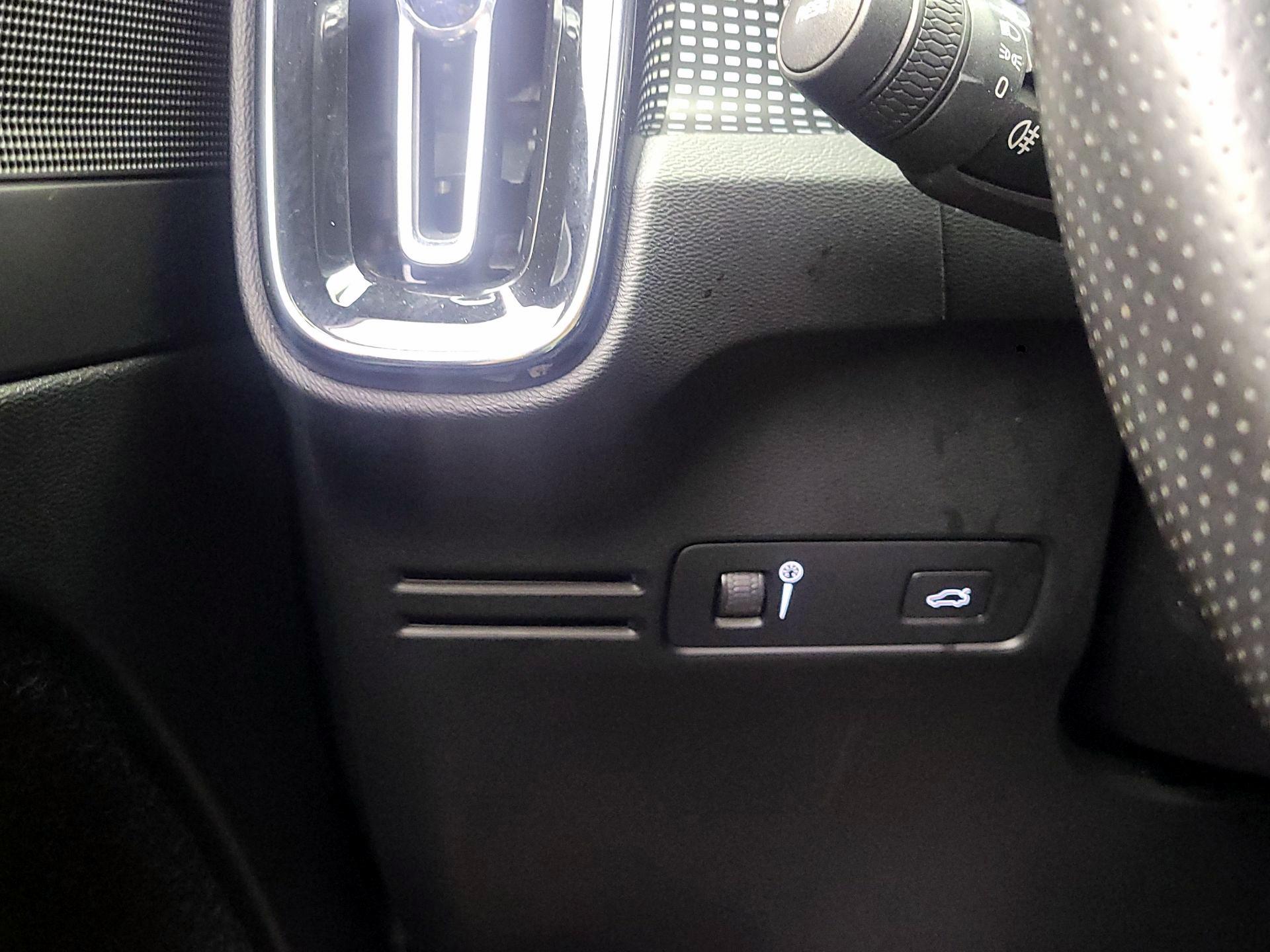 Thumbnail: 2021 Volvo XC40 - 11