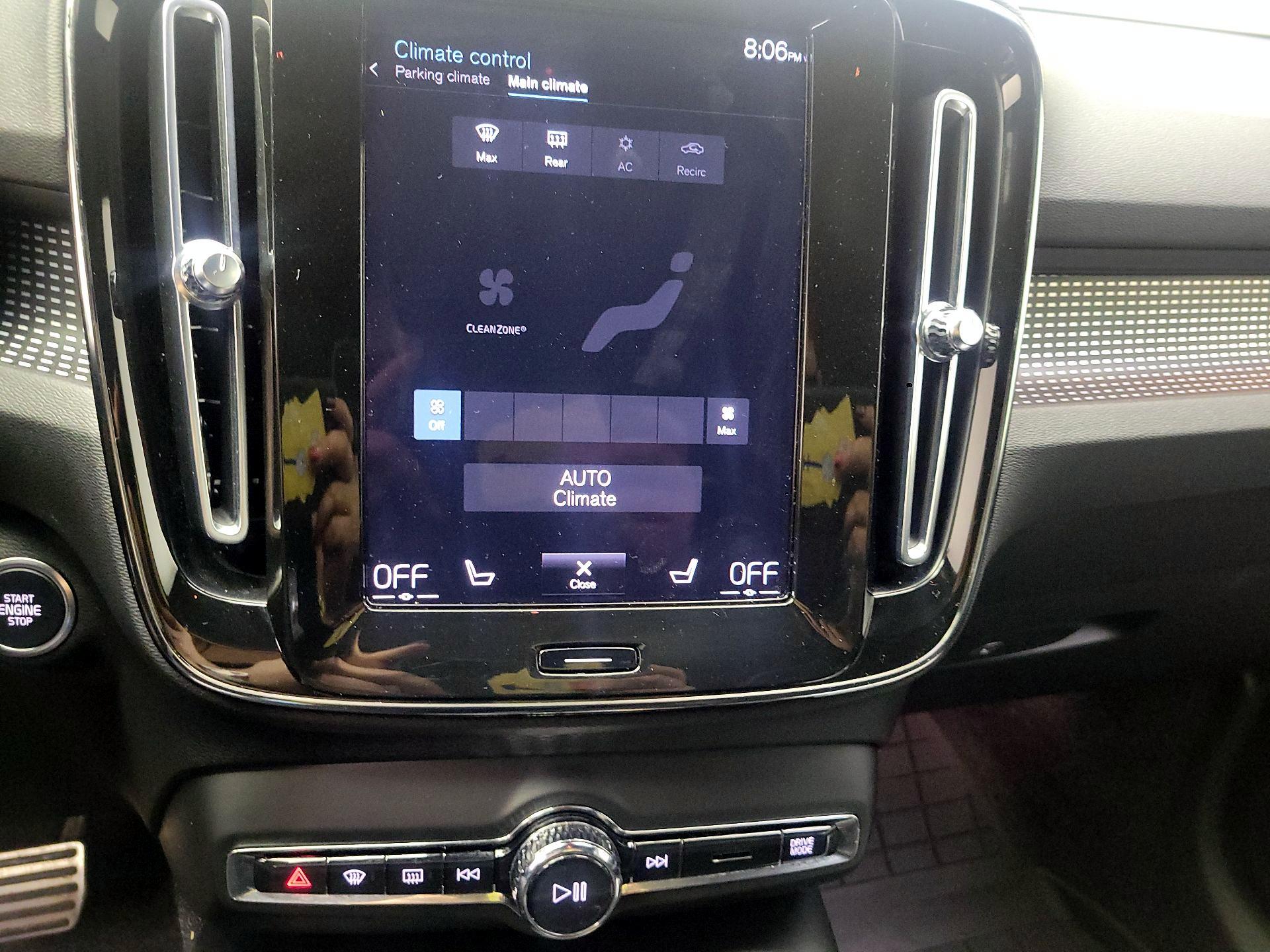 Thumbnail: 2021 Volvo XC40 - 15