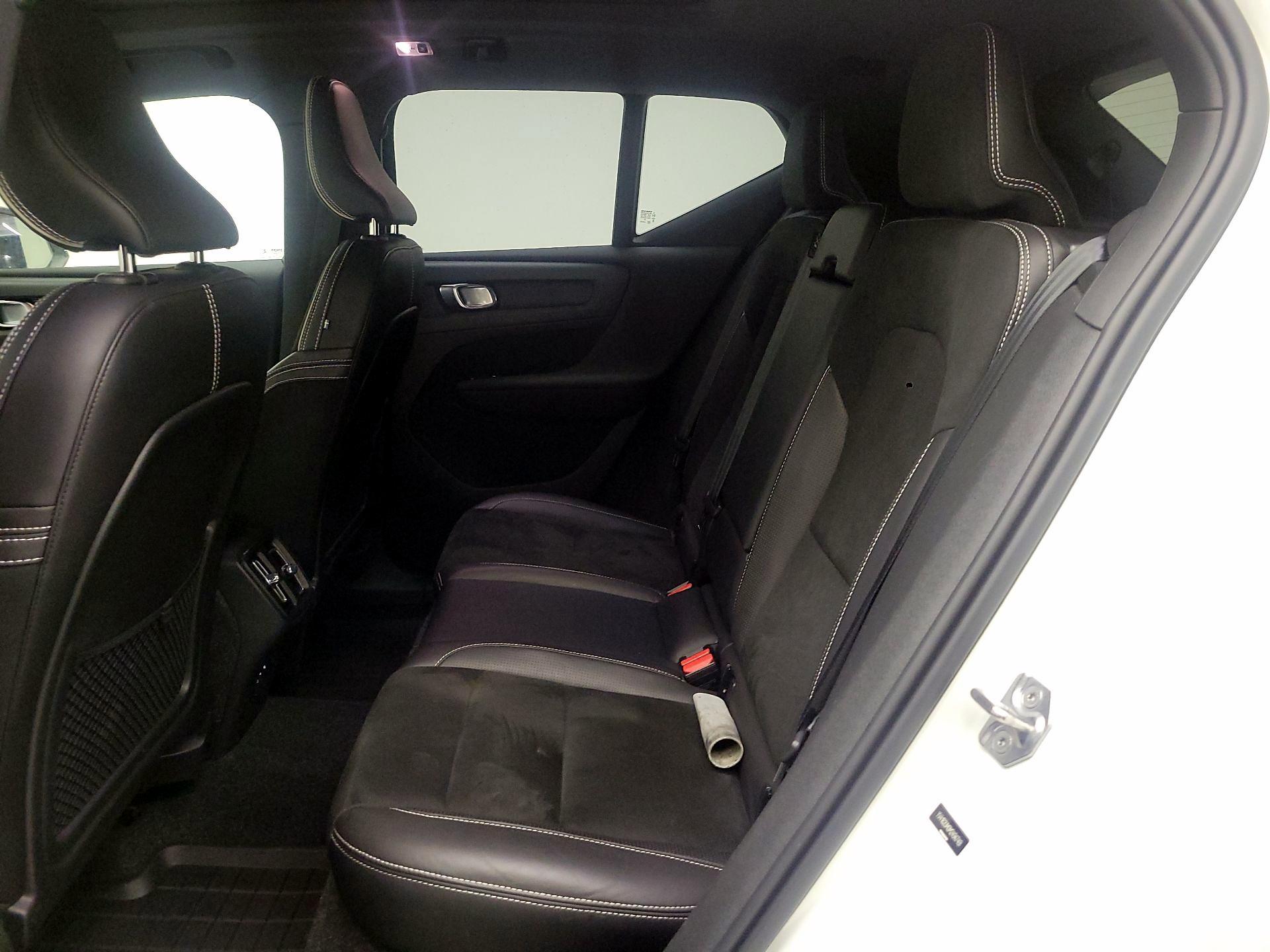 Thumbnail: 2021 Volvo XC40 - 19