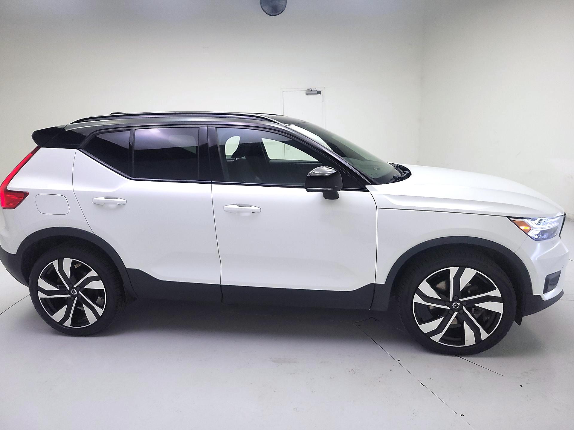 Thumbnail: 2021 Volvo XC40 - 4