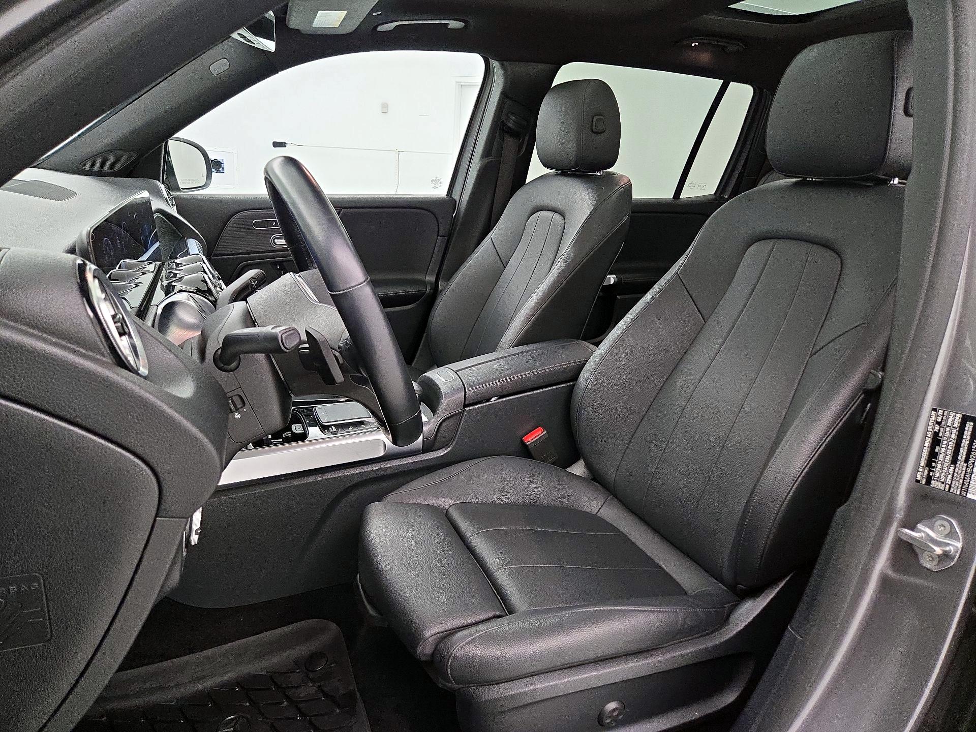 Thumbnail: 2023 Mercedes-Benz GLB - 11