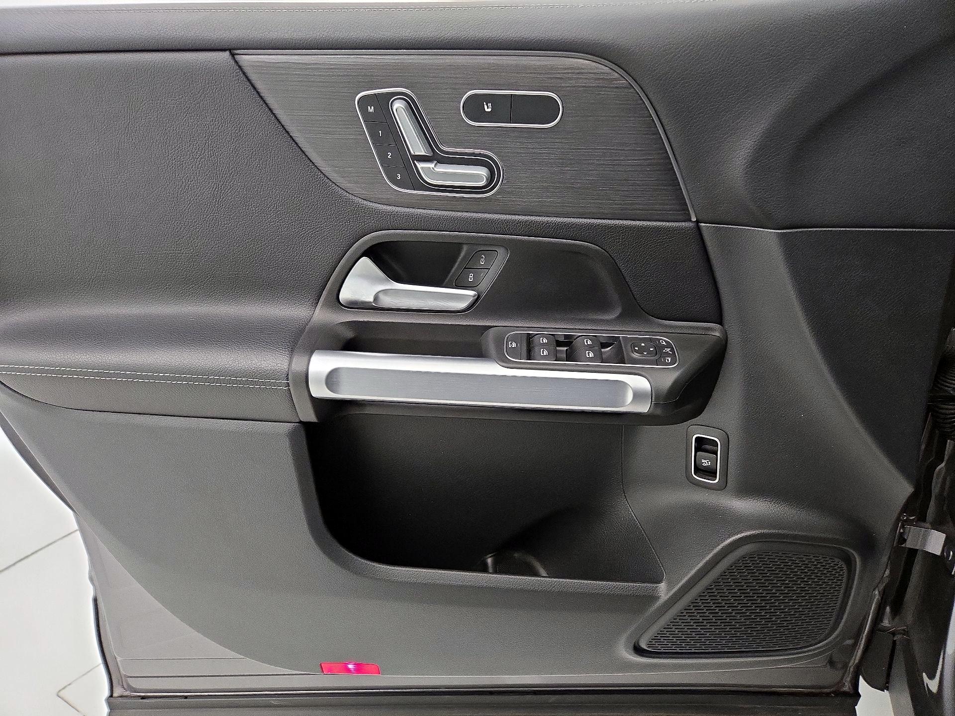 Thumbnail: 2023 Mercedes-Benz GLB - 12