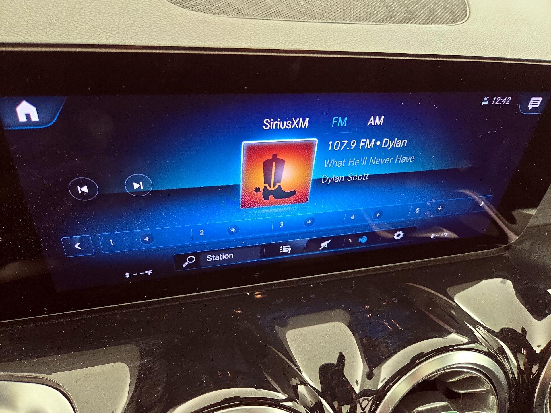 Thumbnail: 2023 Mercedes-Benz GLB - 15