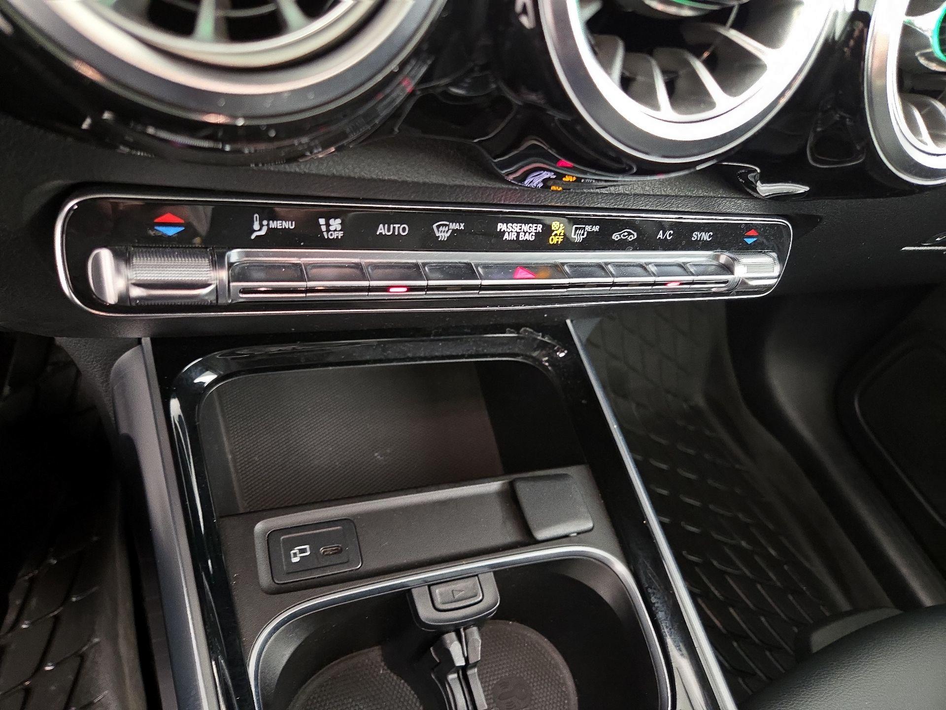 Thumbnail: 2023 Mercedes-Benz GLB - 16