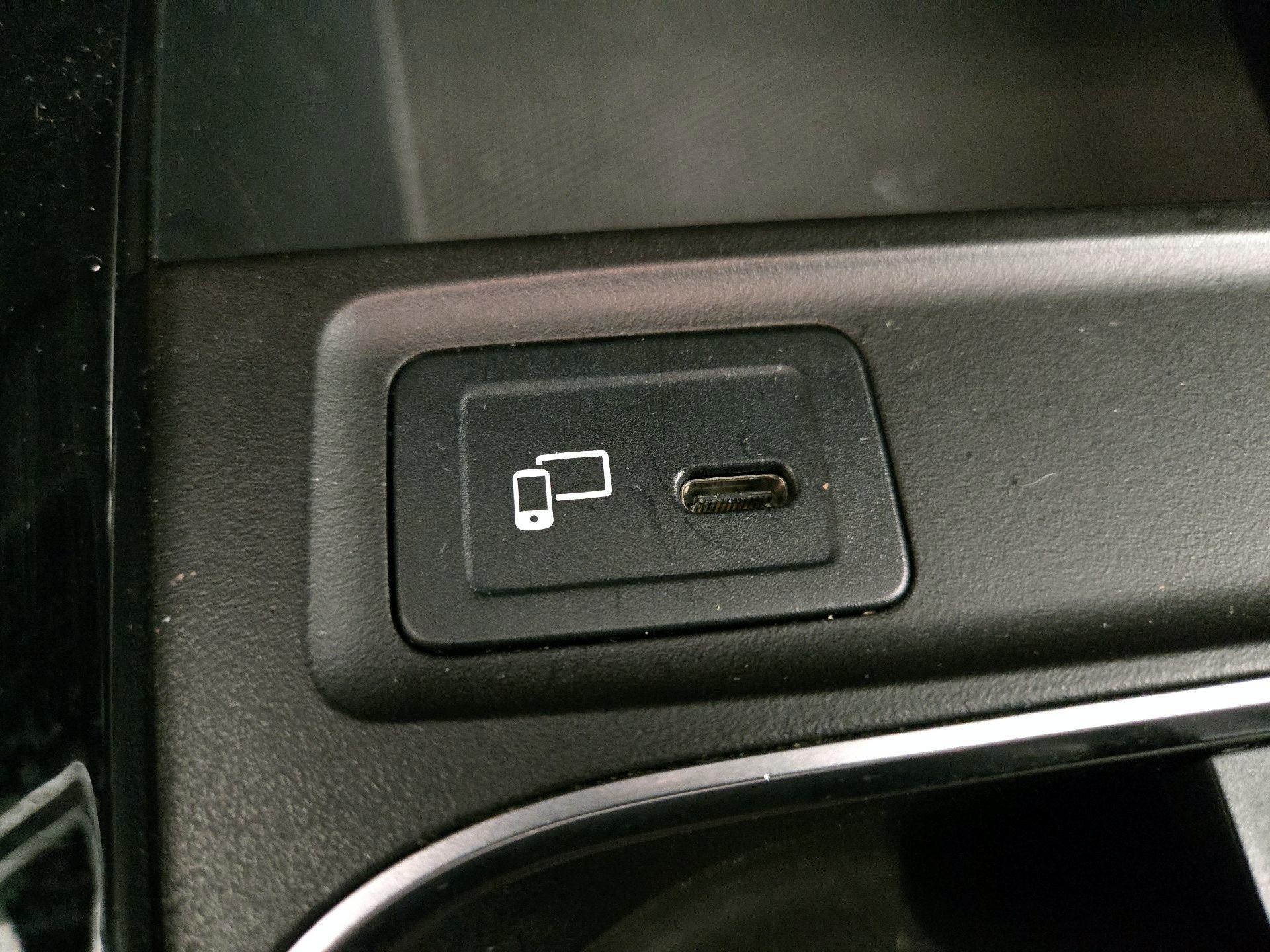 Thumbnail: 2023 Mercedes-Benz GLB - 18